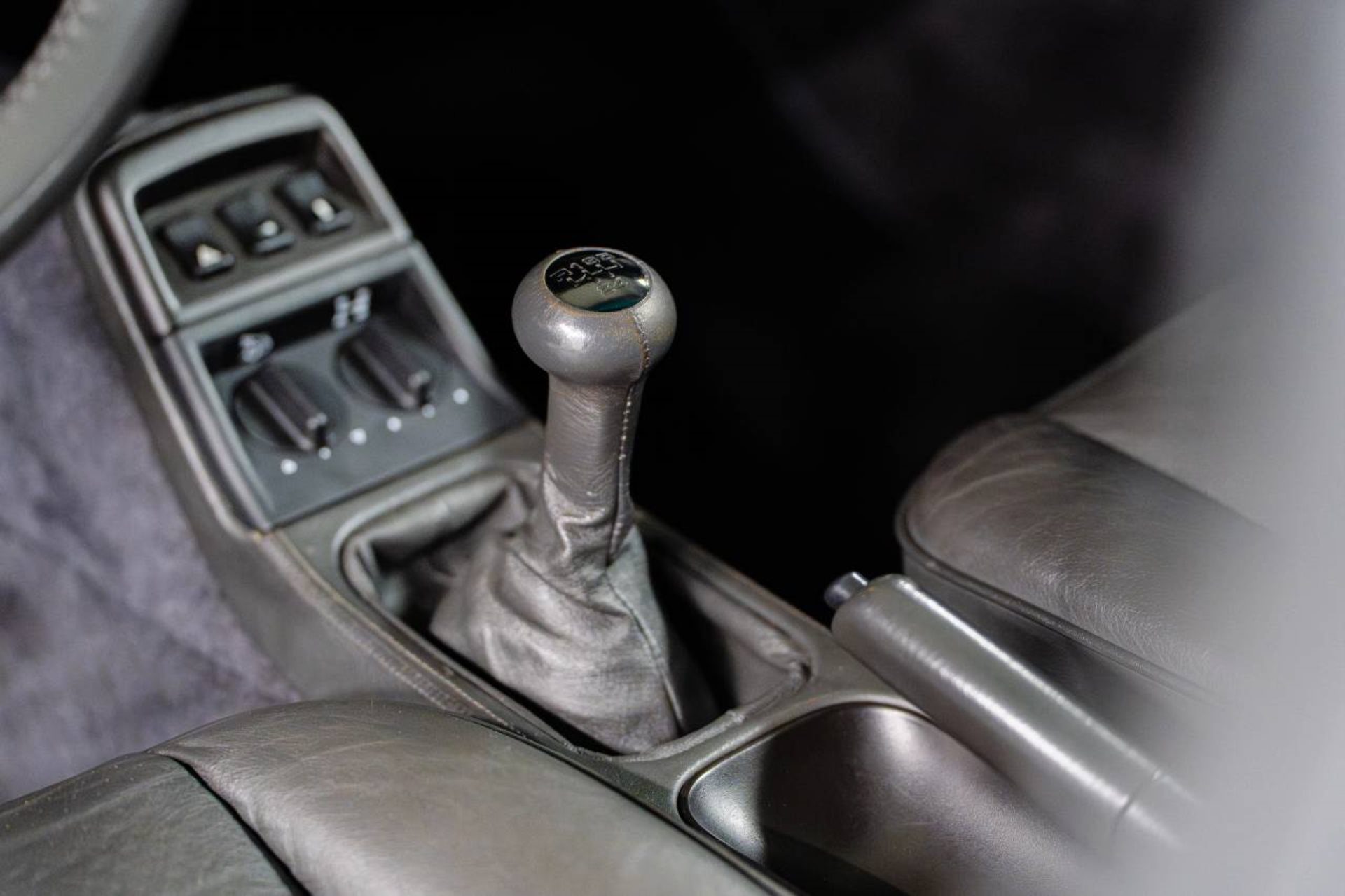 PORSCHE 911 Carrera 4 Coupé-image-16