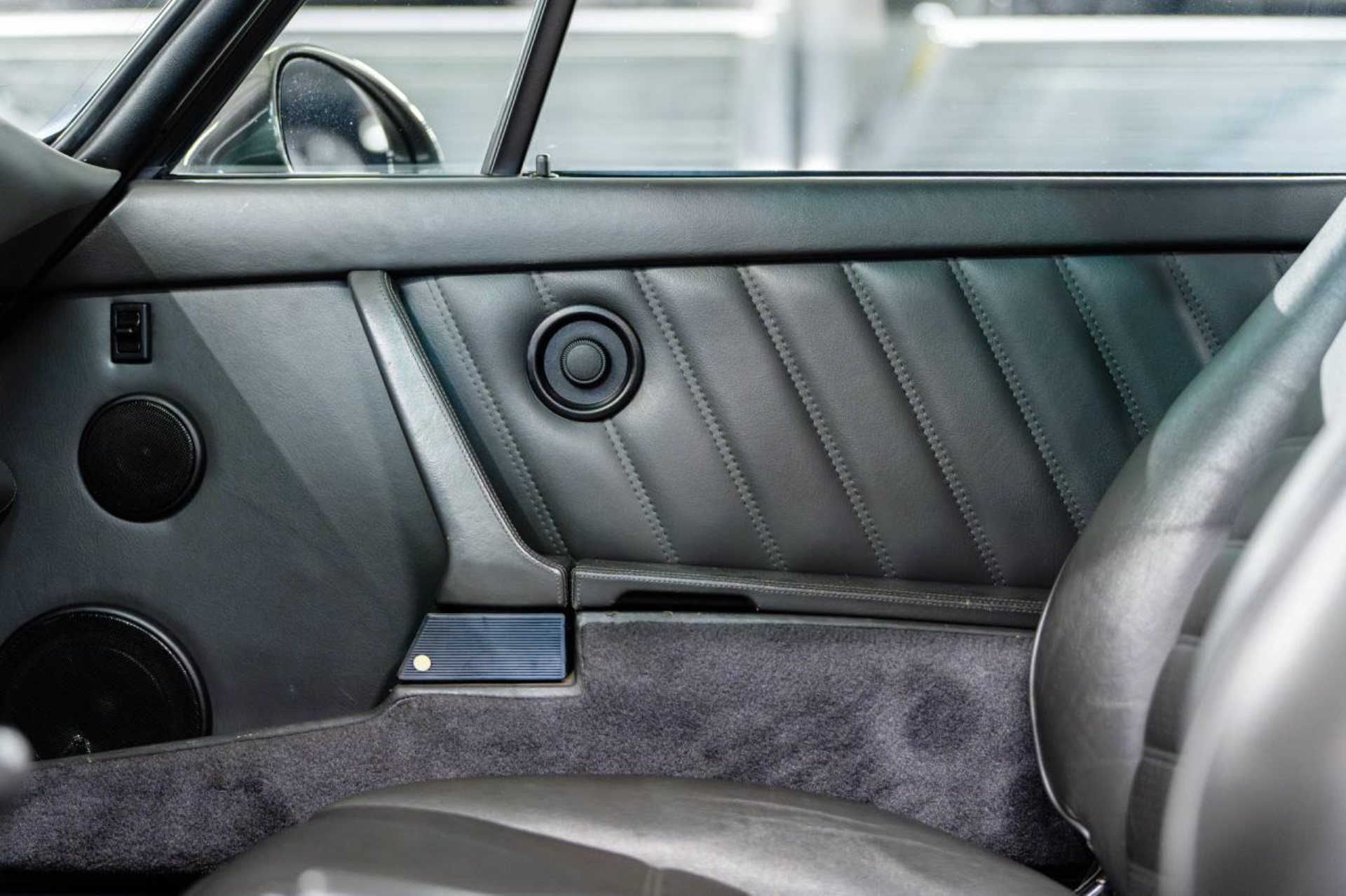 PORSCHE 911 Carrera 4 Coupé-image-21
