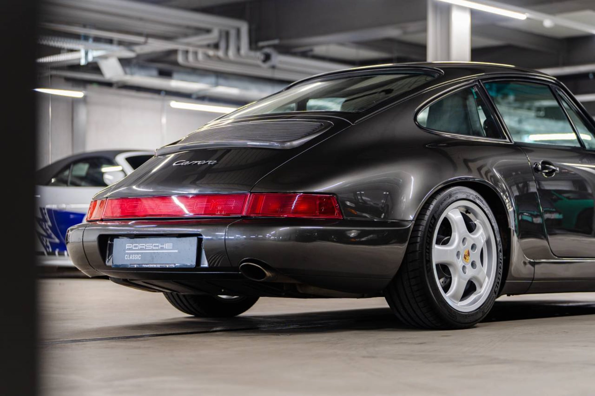 PORSCHE 911 Carrera 4 Coupé-image-11