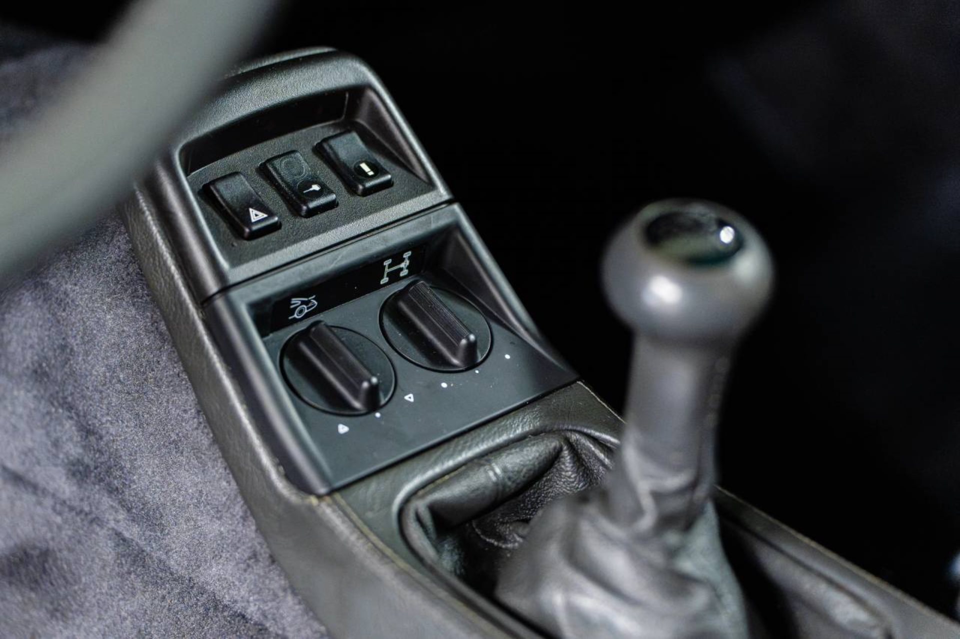 PORSCHE 911 Carrera 4 Coupé-image-23