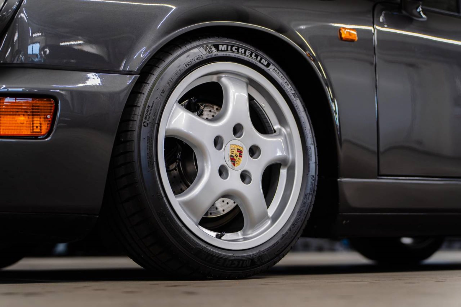 PORSCHE 911 Carrera 4 Coupé-image-12