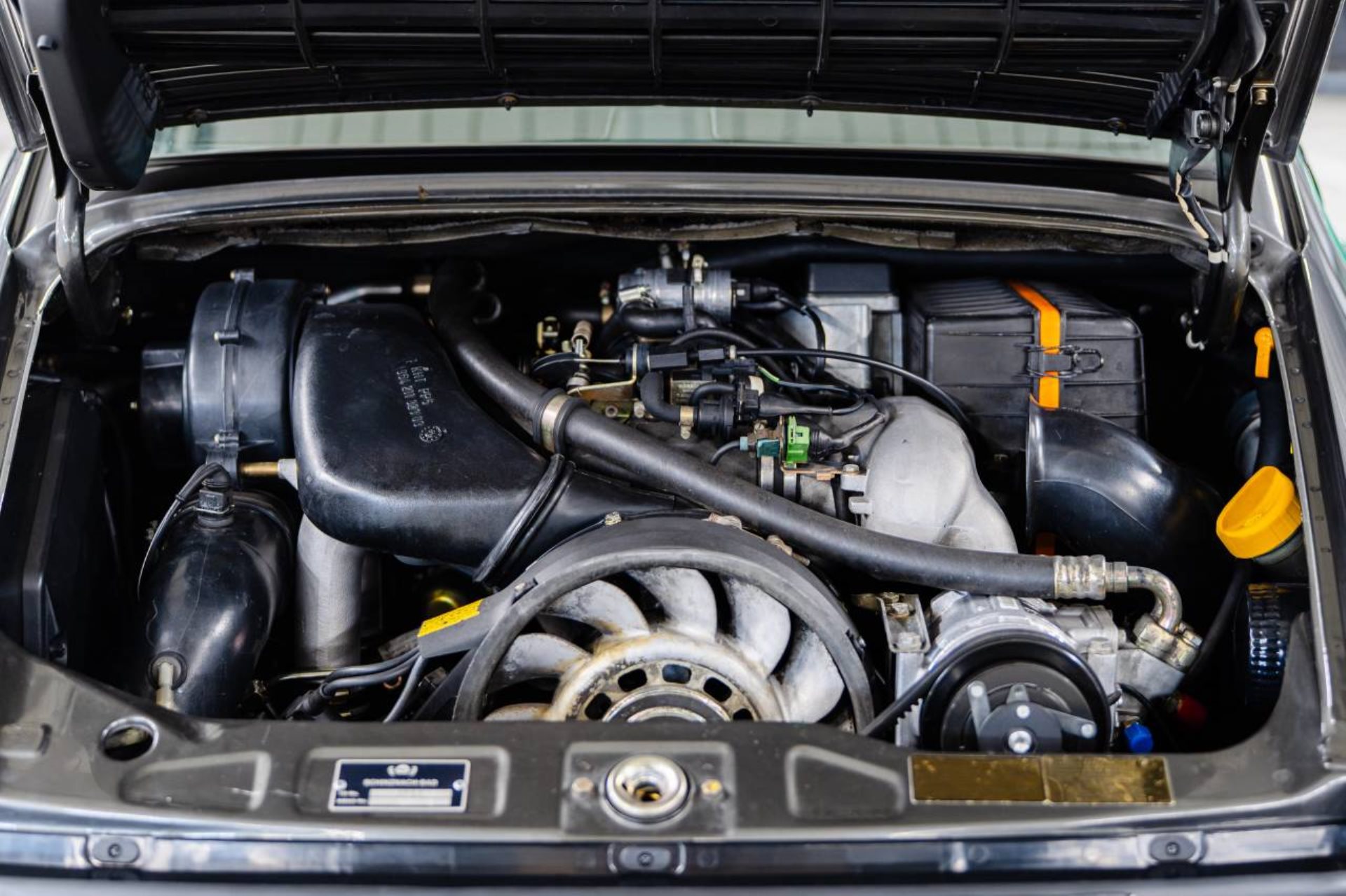 PORSCHE 911 Carrera 4 Coupé-image-30