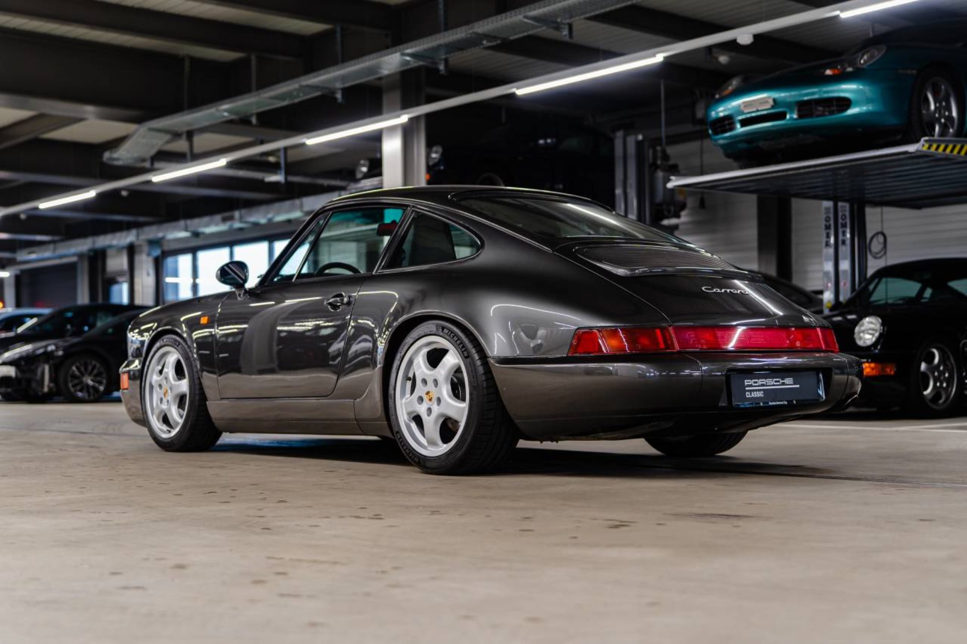PORSCHE 911 Carrera 4 Coupé-image-10