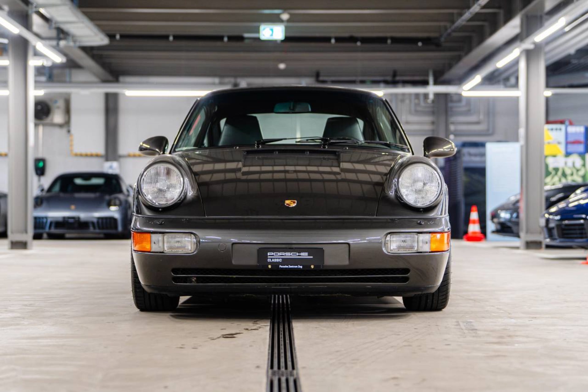 PORSCHE 911 Carrera 4 Coupé-image-5