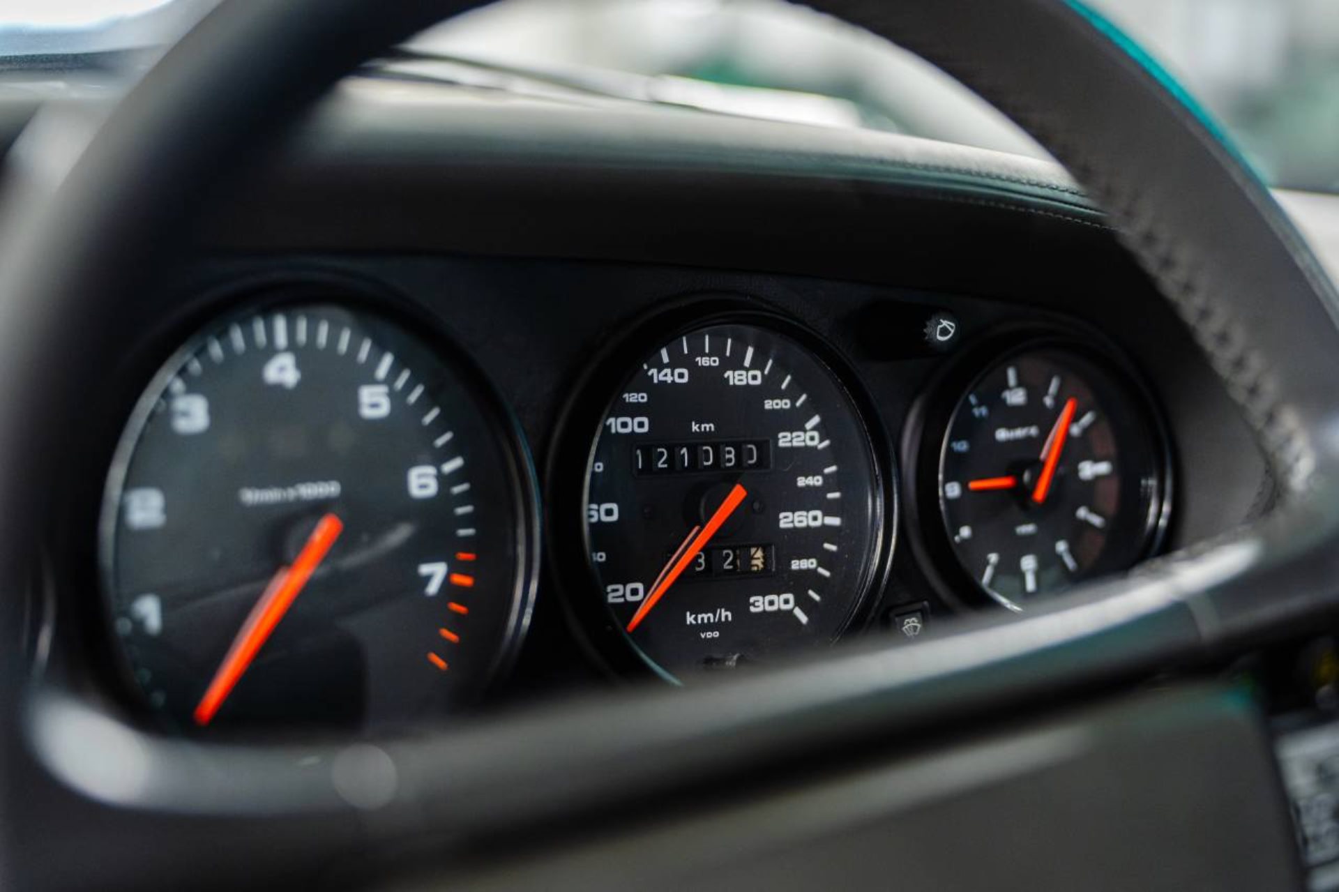 PORSCHE 911 Carrera 4 Coupé-image-22