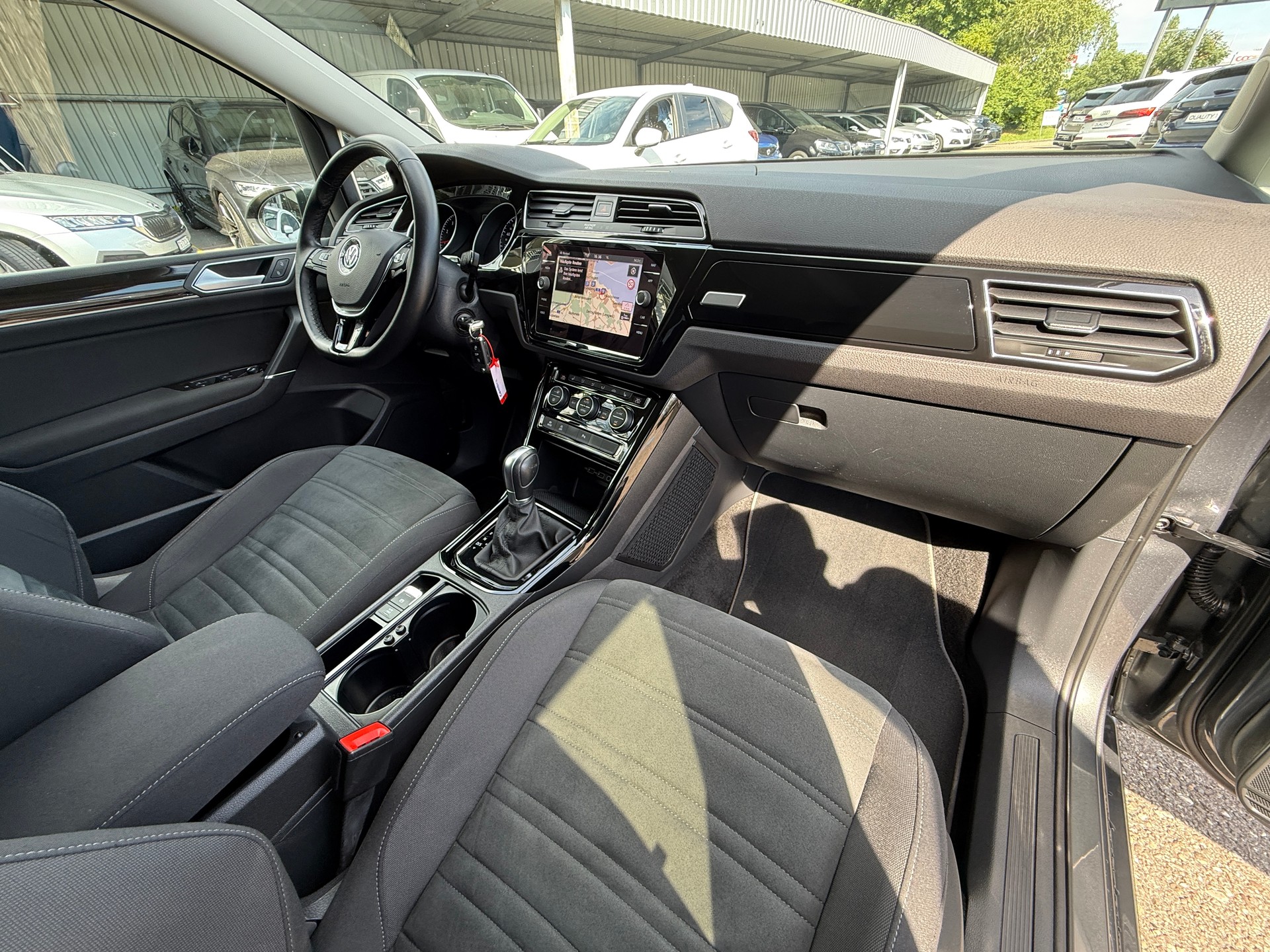 VW Touran 1.5 TSI EVO Highline DSG ***DISTANZREGELUNG***-image-10