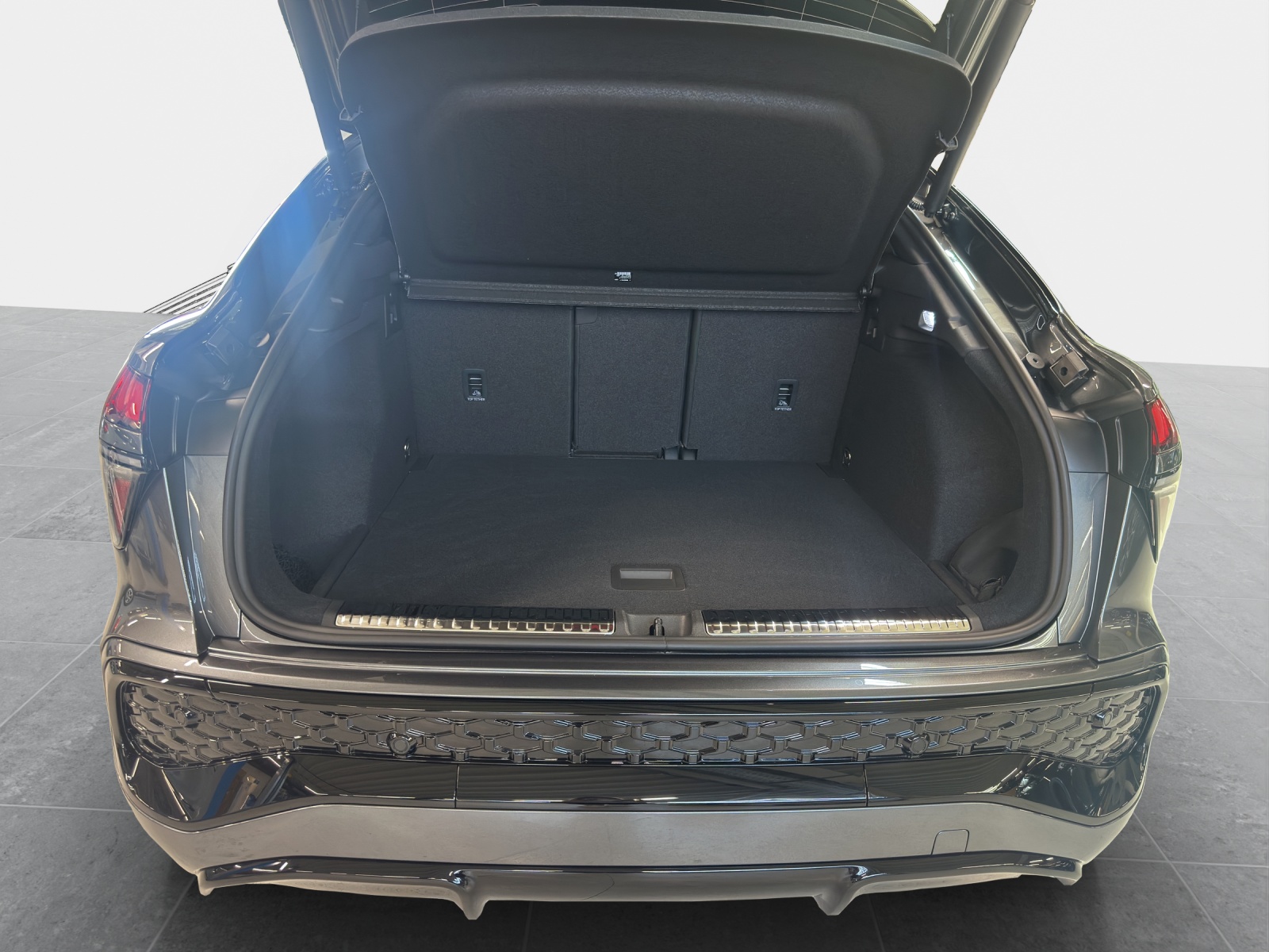 AUDI Q3 Sportback TFSI quattro 195 kW S tronic-image-12