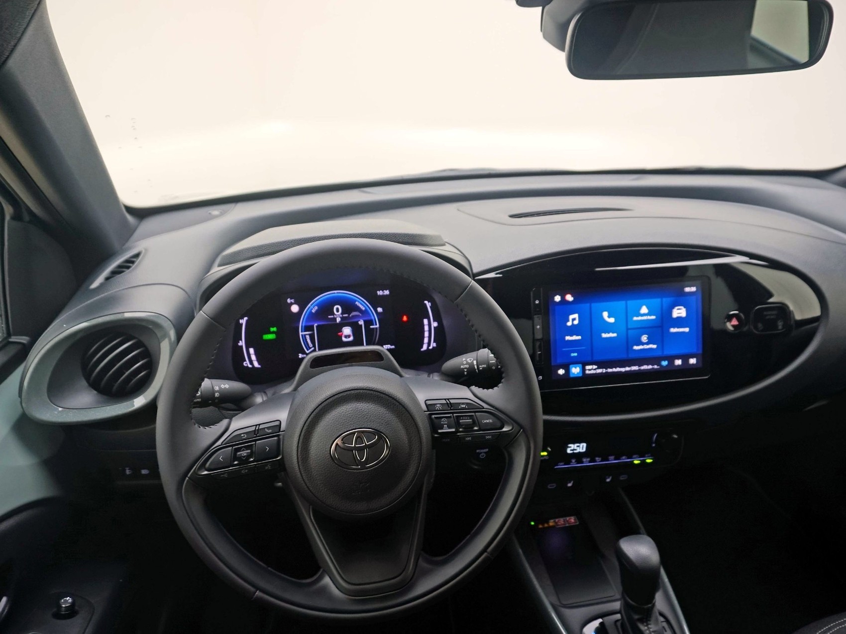 TOYOTA Aygo X 1.5 VVT-i HSD Trend-image-7