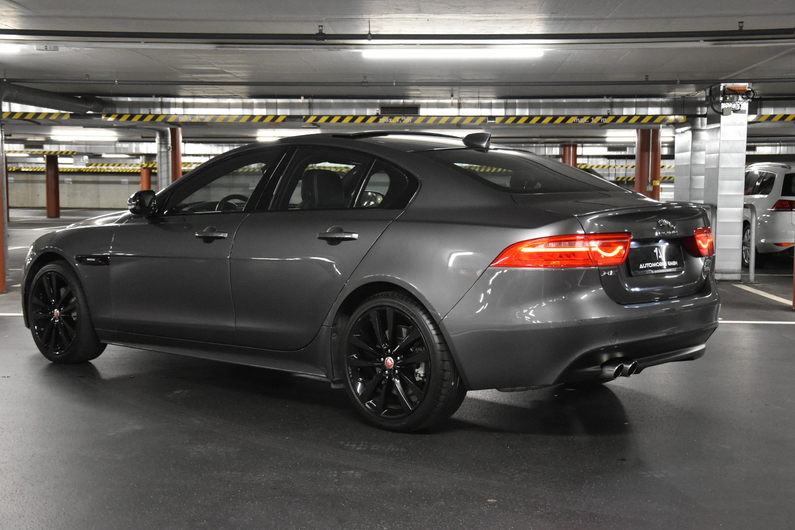 JAGUAR XE 20d R-Sport AWD Automat-image-5