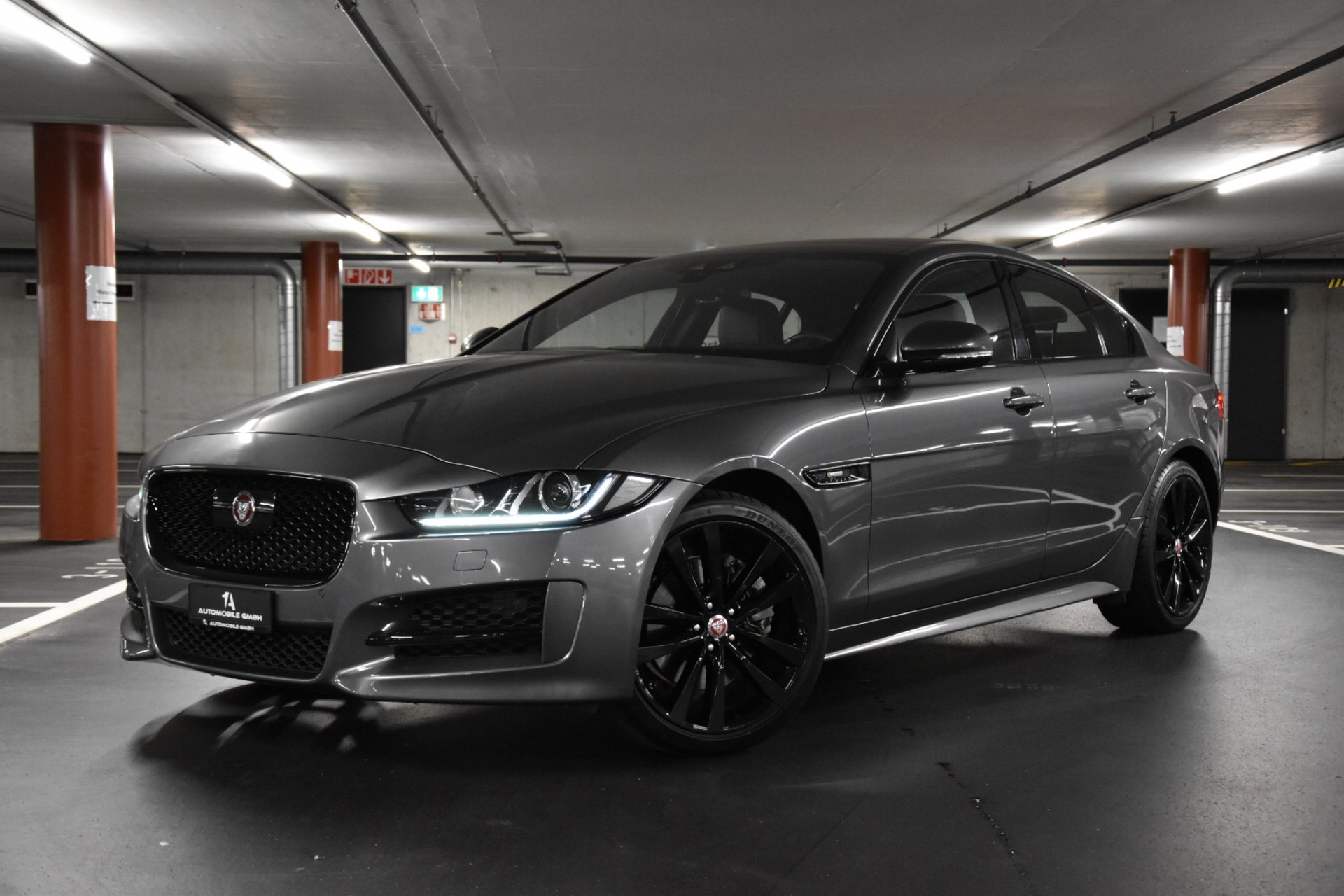 JAGUAR XE 20d R-Sport AWD Automat-image-0