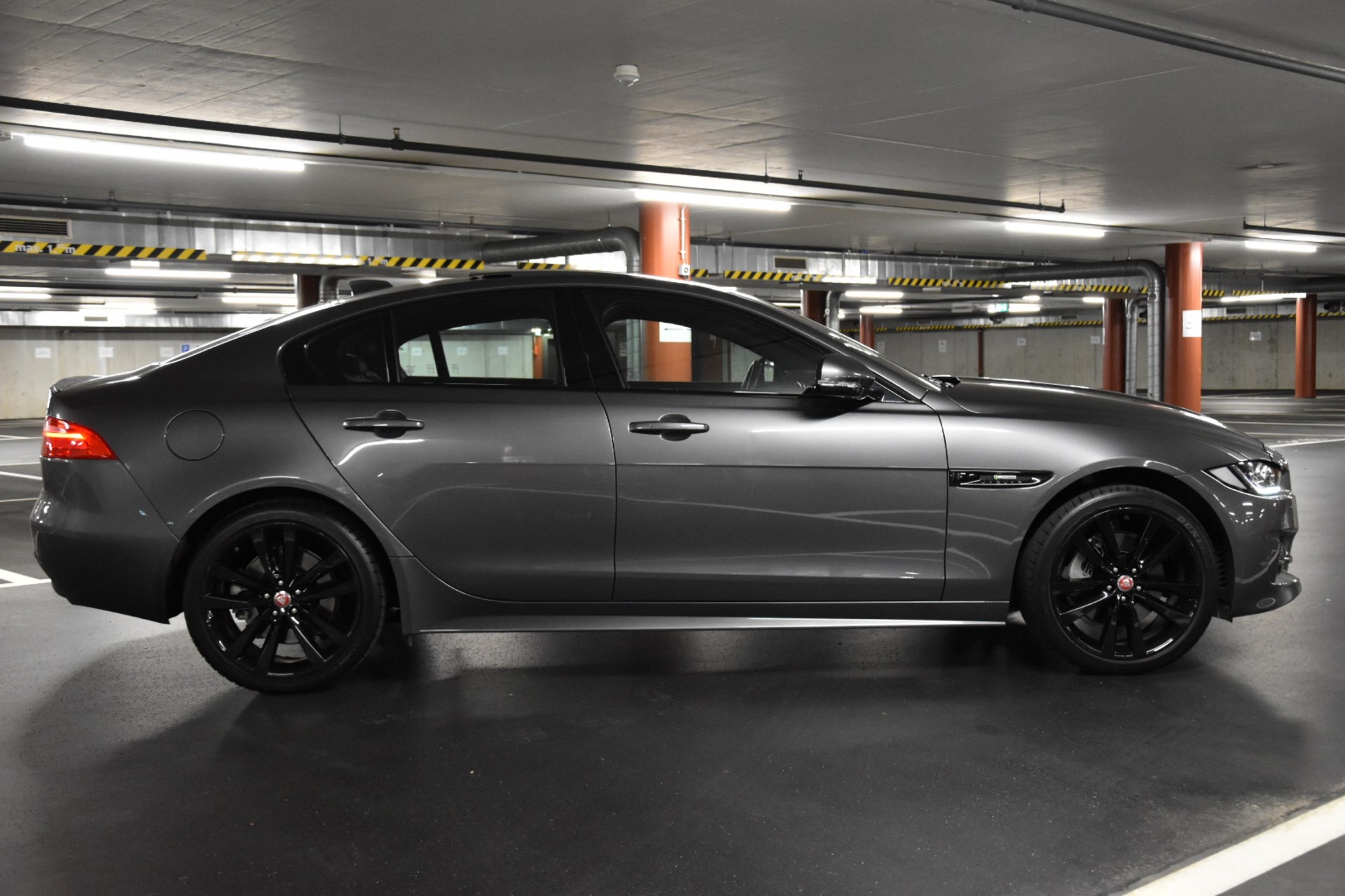 JAGUAR XE 20d R-Sport AWD Automat-image-10