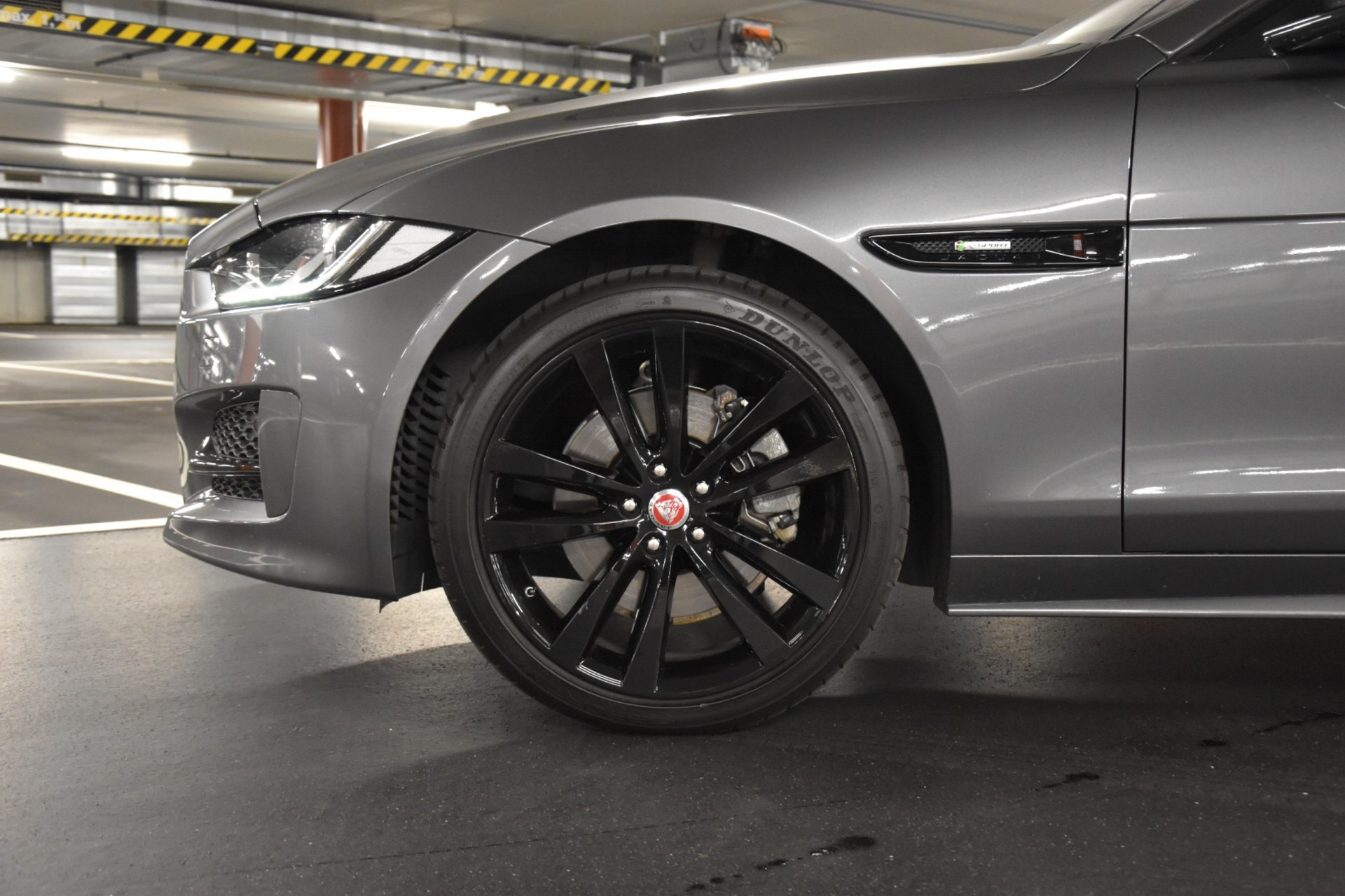 JAGUAR XE 20d R-Sport AWD Automat-image-2