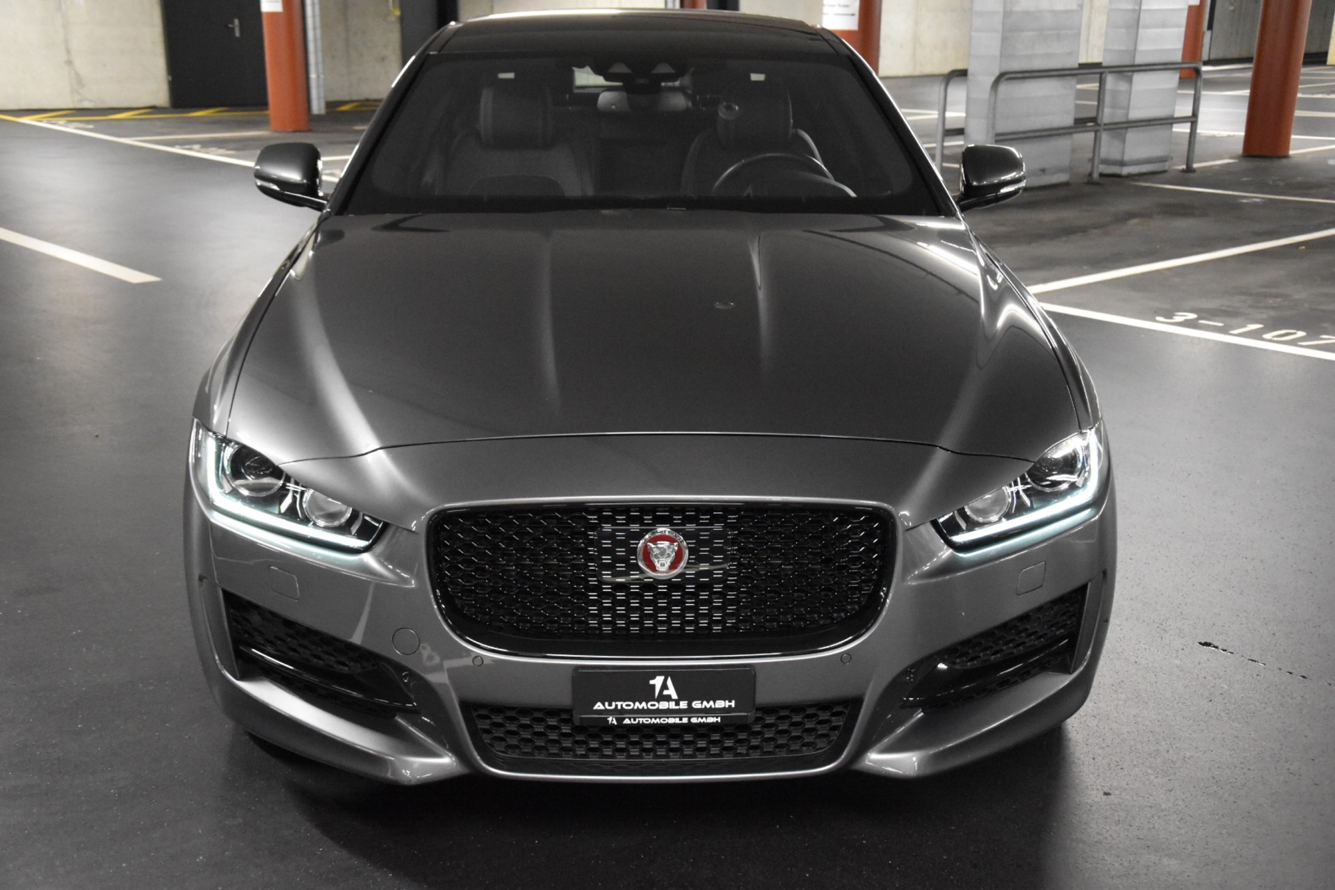 JAGUAR XE 20d R-Sport AWD Automat-image-12