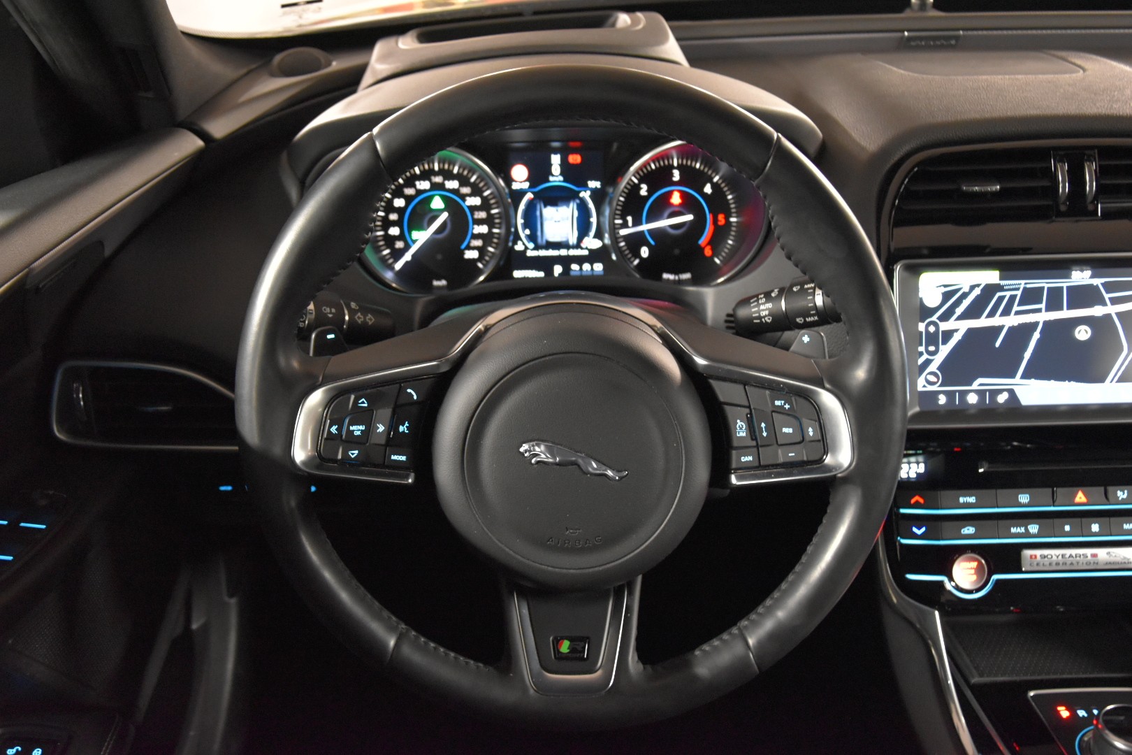 JAGUAR XE 20d R-Sport AWD Automat-image-14