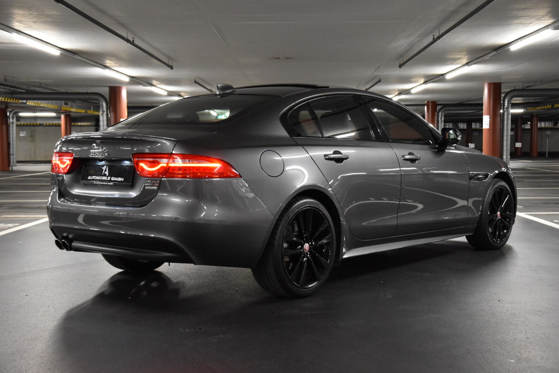JAGUAR XE 20d R-Sport AWD Automat-image-9