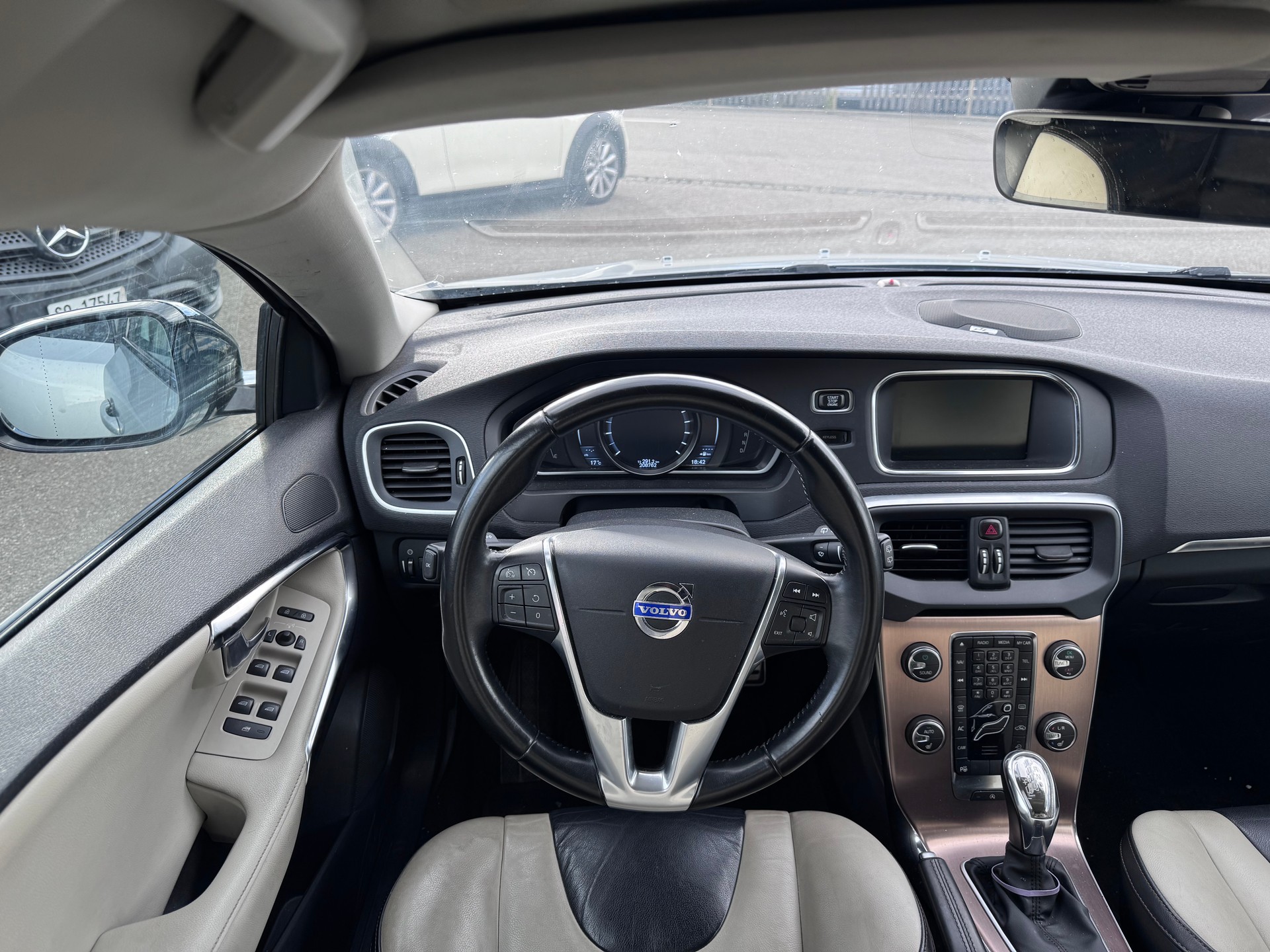VOLVO V40 Cross Country T5 AWD Summum Geartronic-image-9