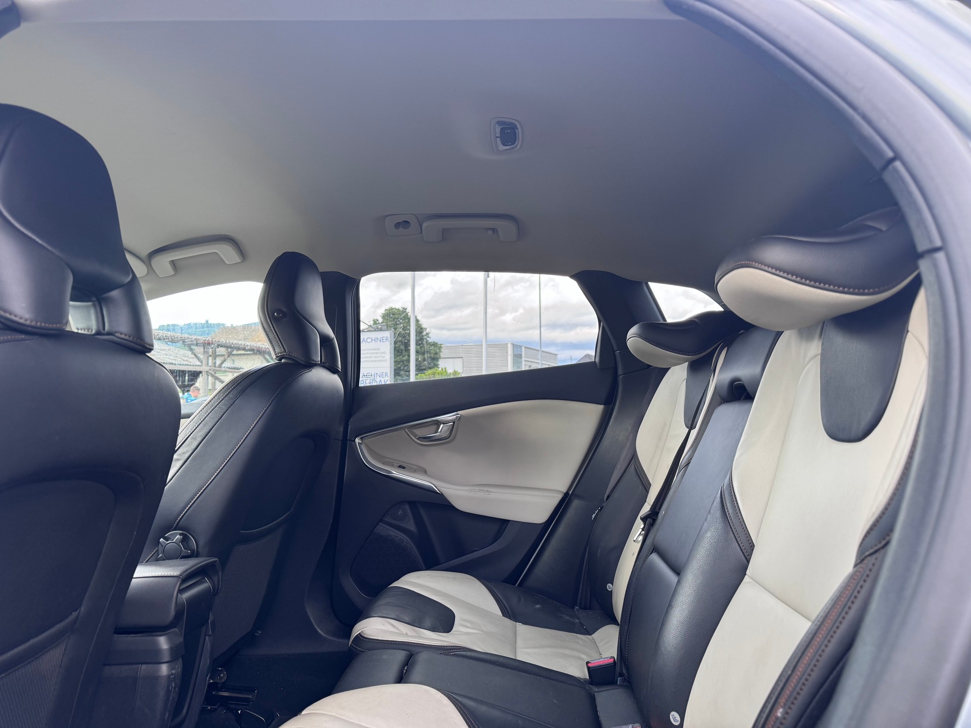 VOLVO V40 Cross Country T5 AWD Summum Geartronic-image-6