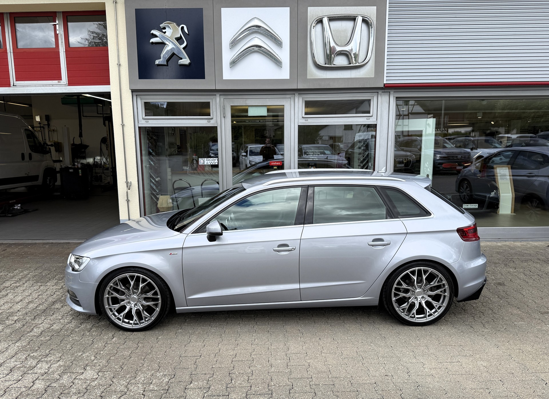 AUDI A3 Sportback 2.0 TDI Ambition S-tronic-image-4