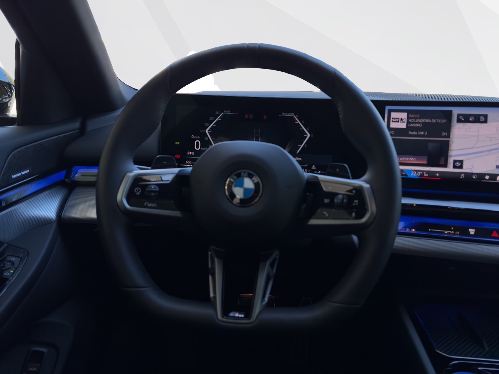BMW 520d xDrive Touring-image-11