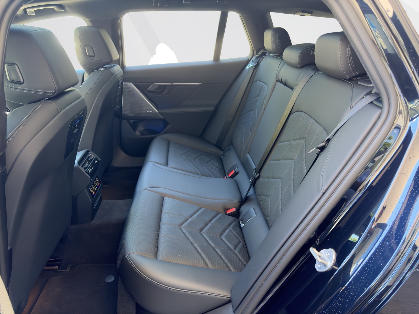 BMW 520d xDrive Touring-image-18