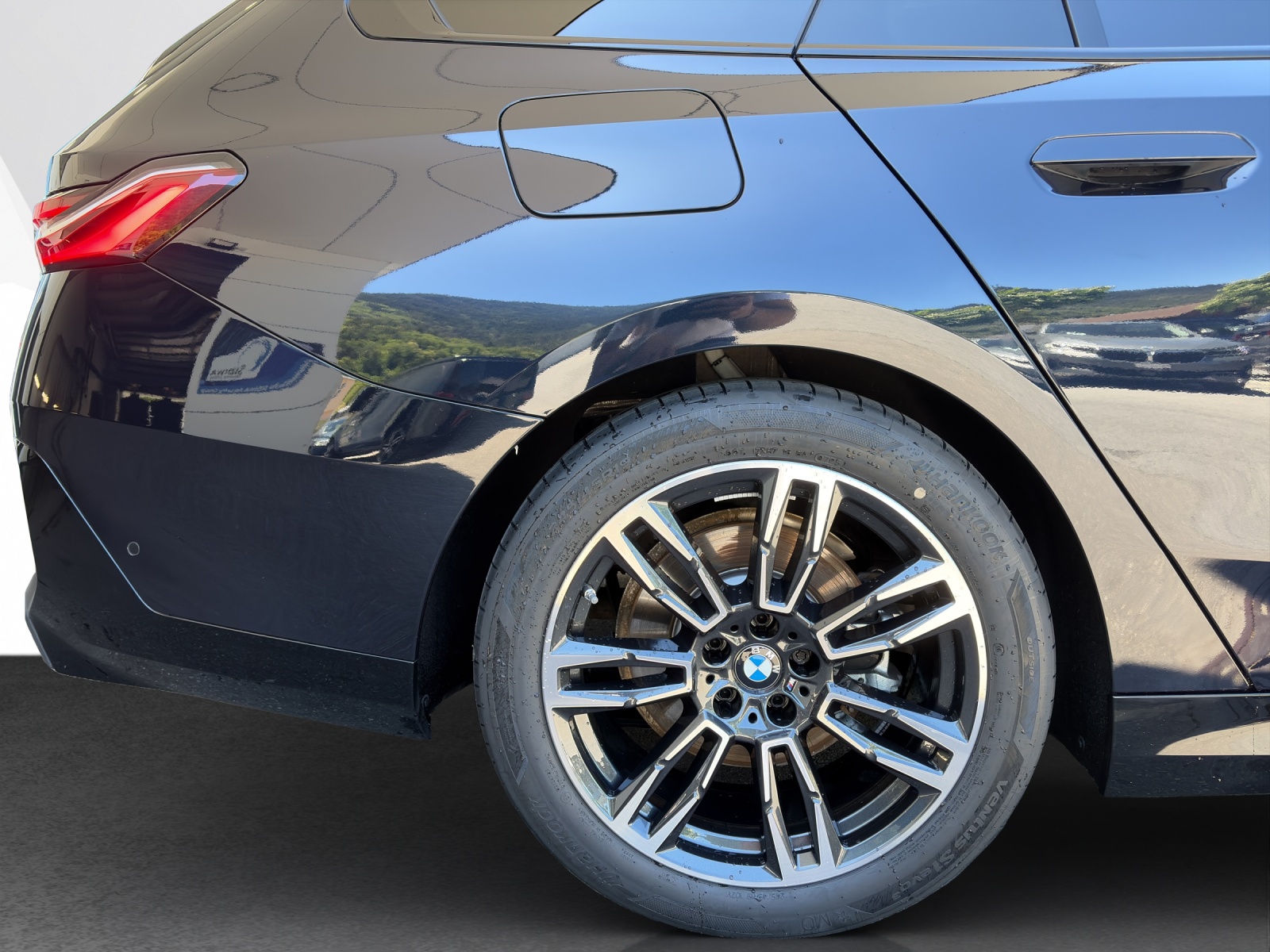 BMW 520d xDrive Touring-image-23