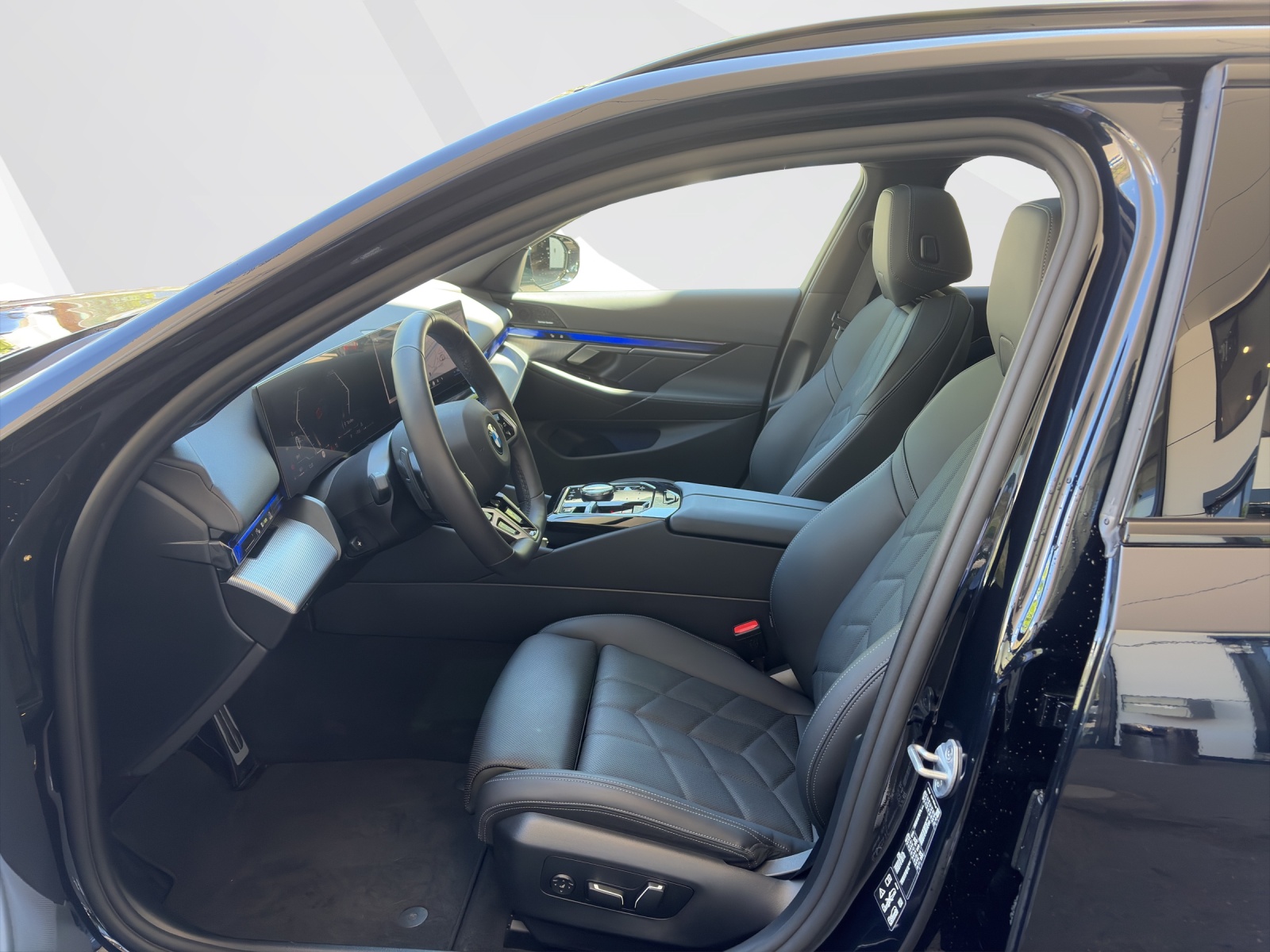 BMW 520d xDrive Touring-image-9