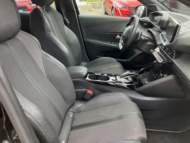 PEUGEOT 208 1.2 PureTech GT EAT8-image-5