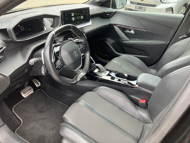 PEUGEOT 208 1.2 PureTech GT EAT8-image-7