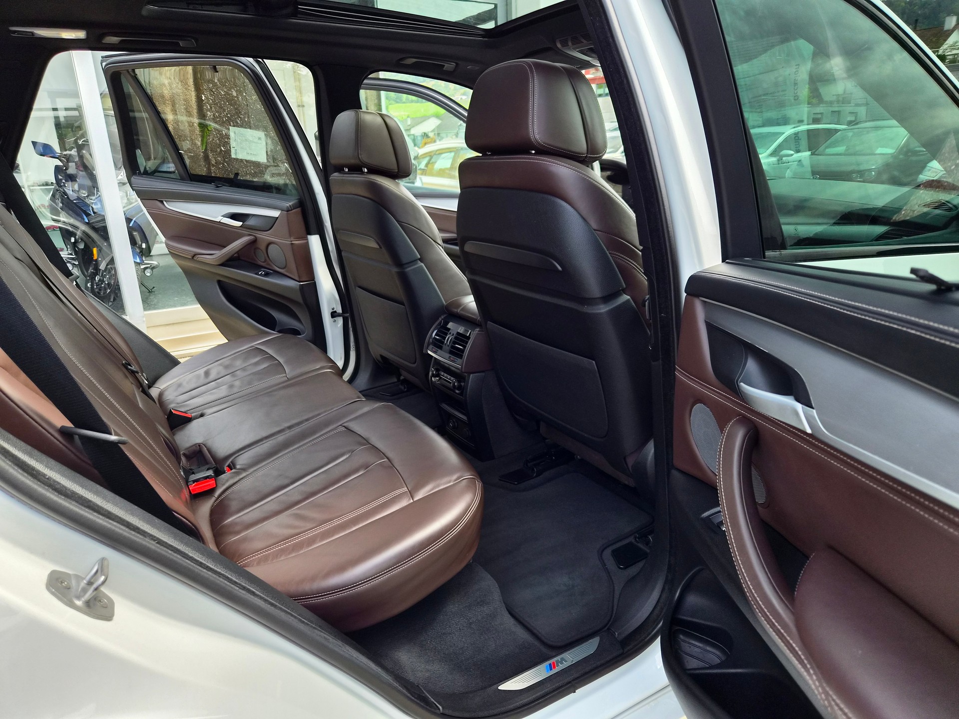 BMW X5 xDrive M50d Steptronic-image-10
