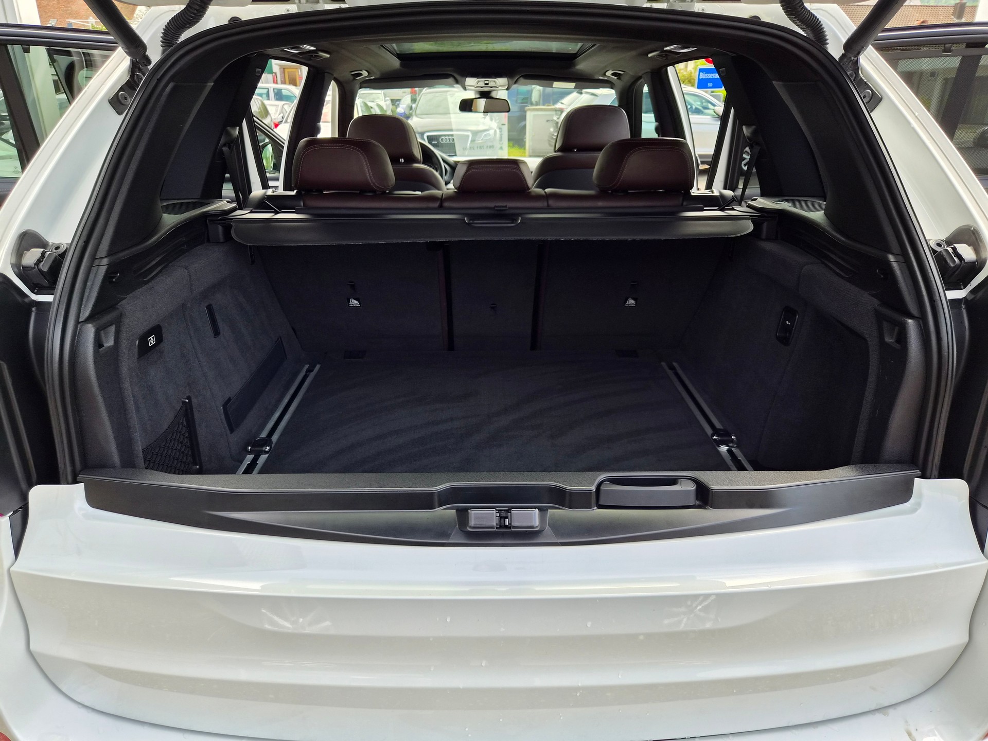 BMW X5 xDrive M50d Steptronic-image-11