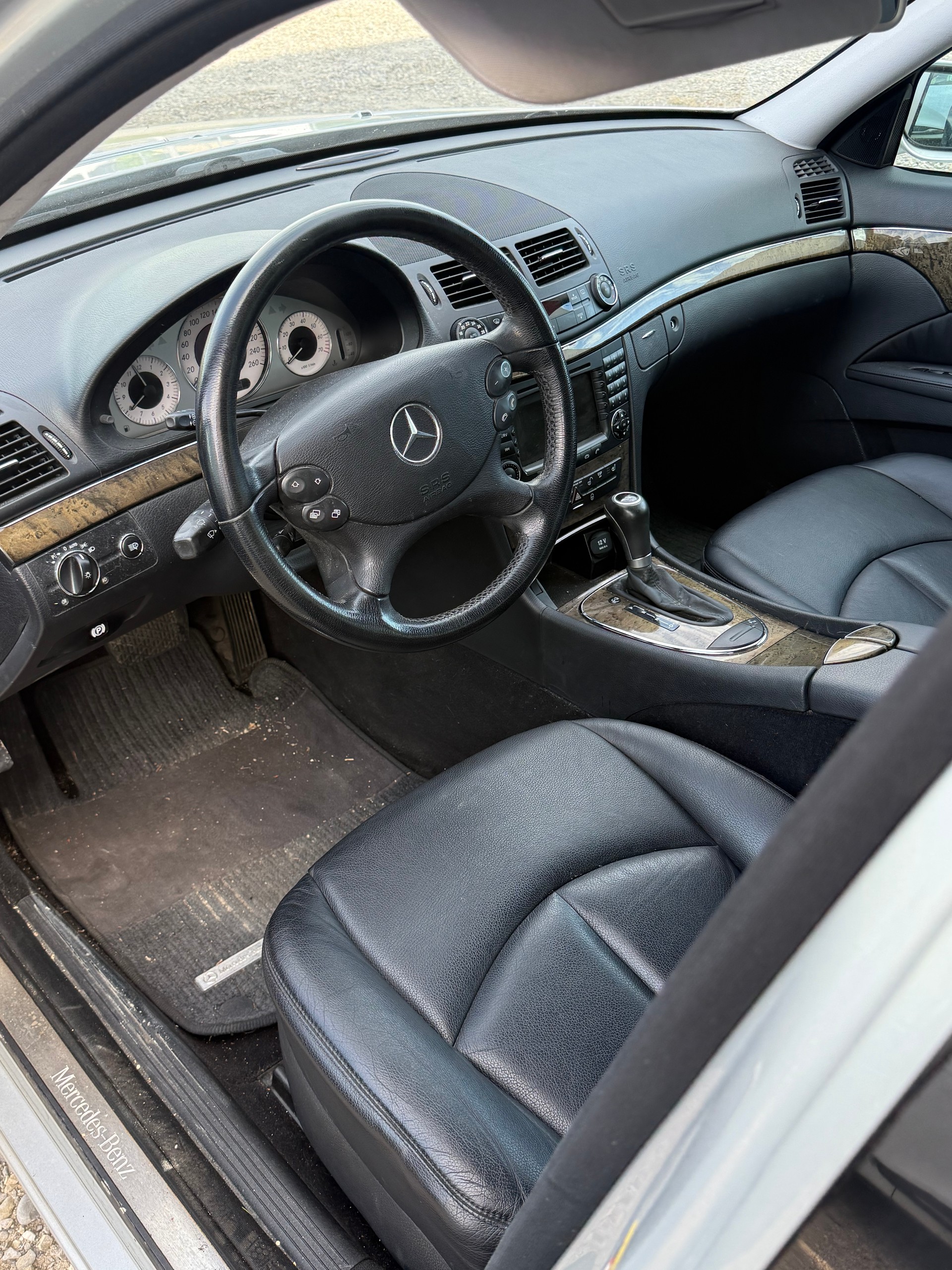 MERCEDES-BENZ E 280 Avantgarde 4Matic Automatic-image-3