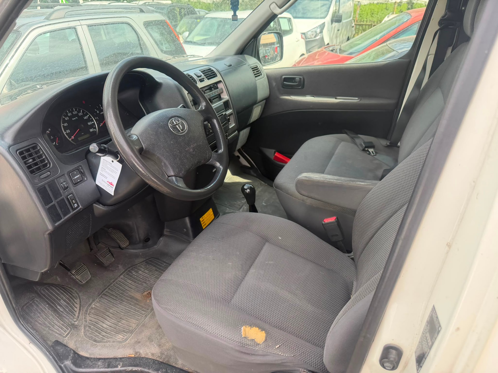 TOYOTA Hiace D-4D Van SWB-image-14