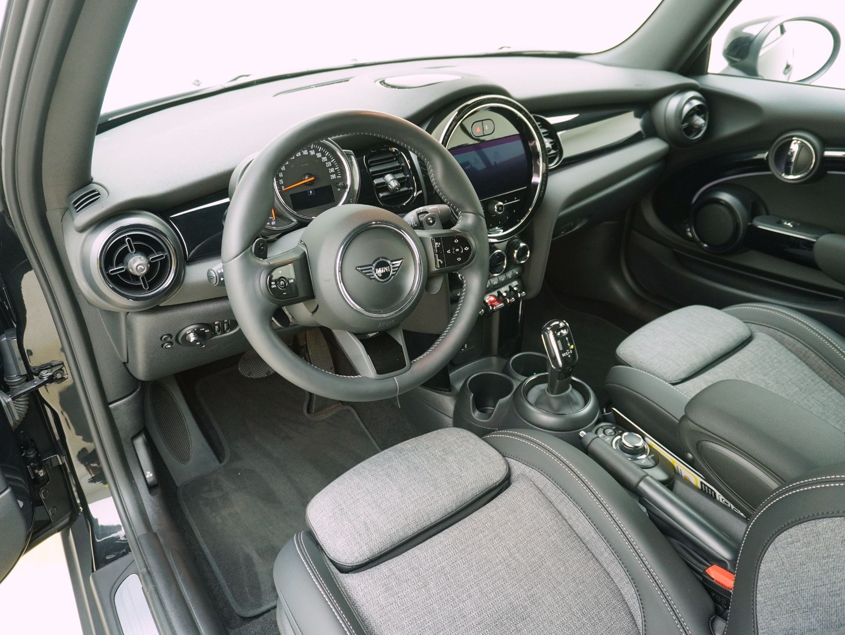 MINI Mini Cabrio F57 2.0i Cooper S-image-10