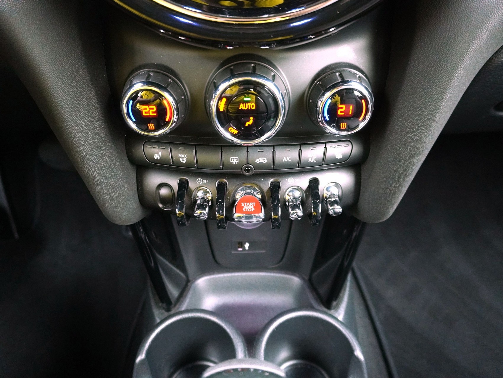 MINI Mini Cabrio F57 2.0i Cooper S-image-15