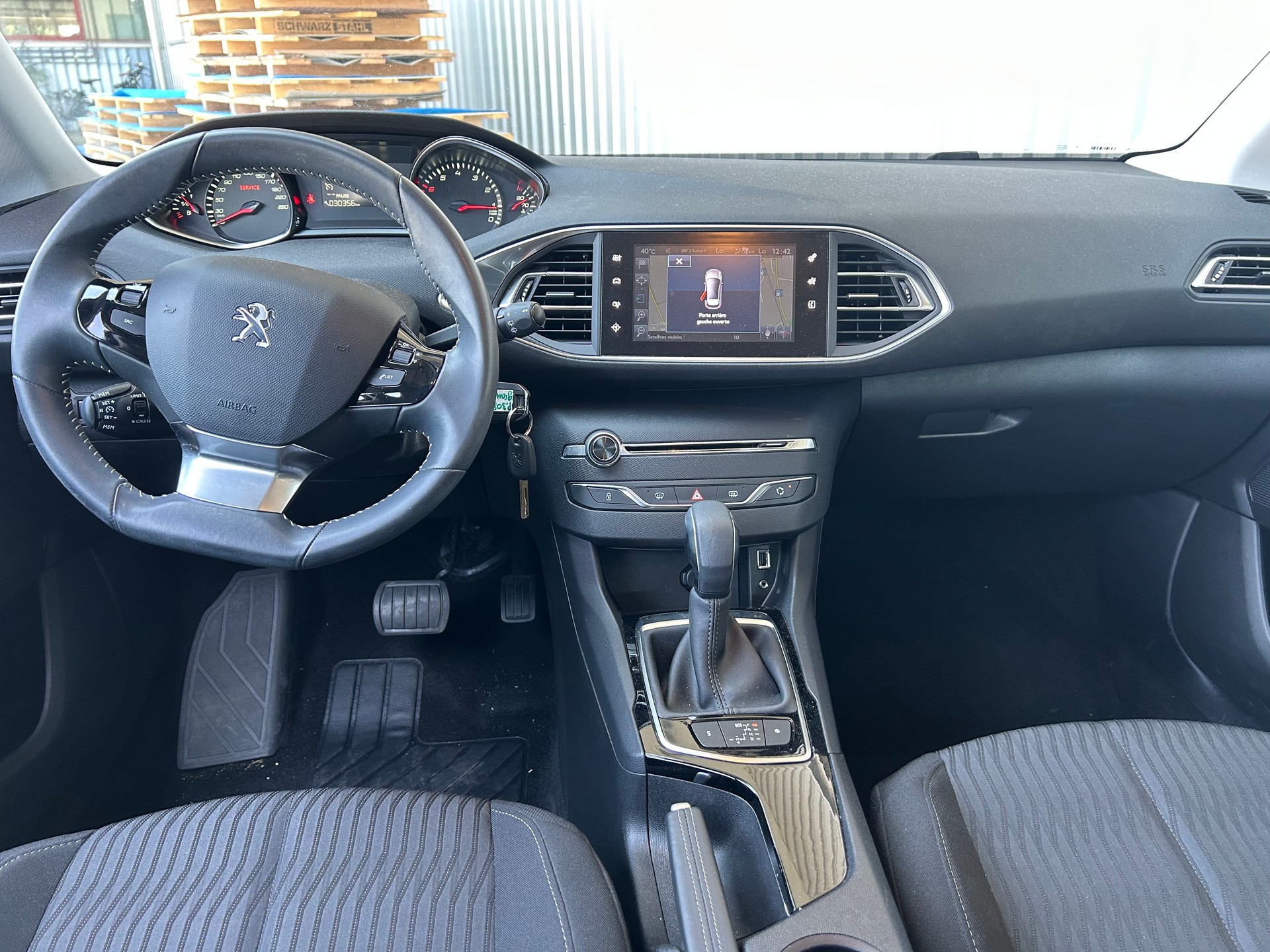 PEUGEOT 308 1.2 THP Style Automatic-image-6