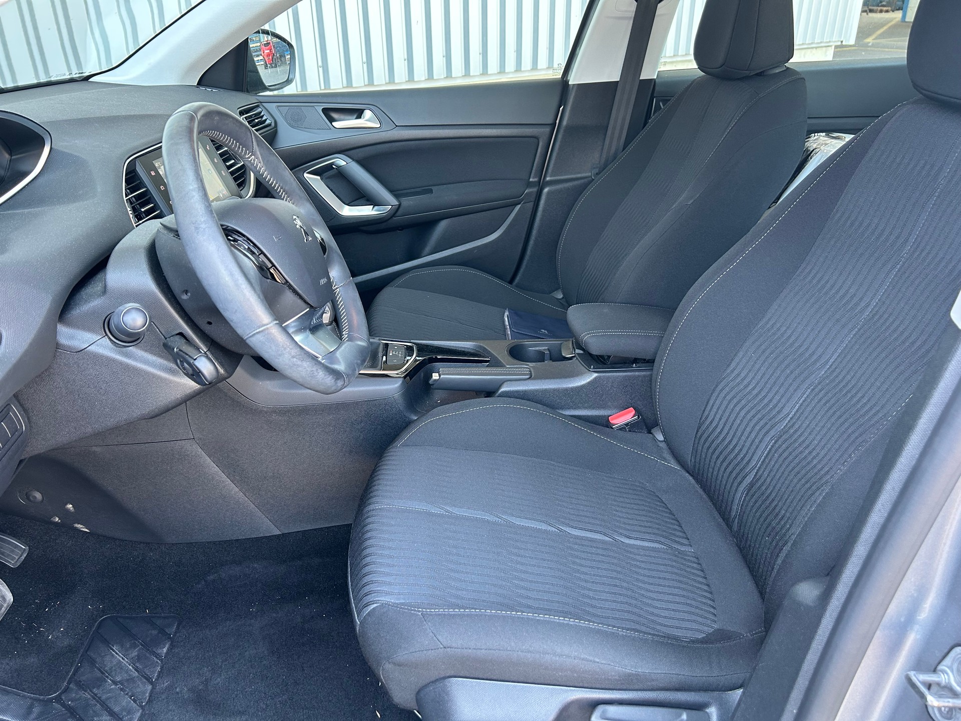 PEUGEOT 308 1.2 THP Style Automatic-image-10