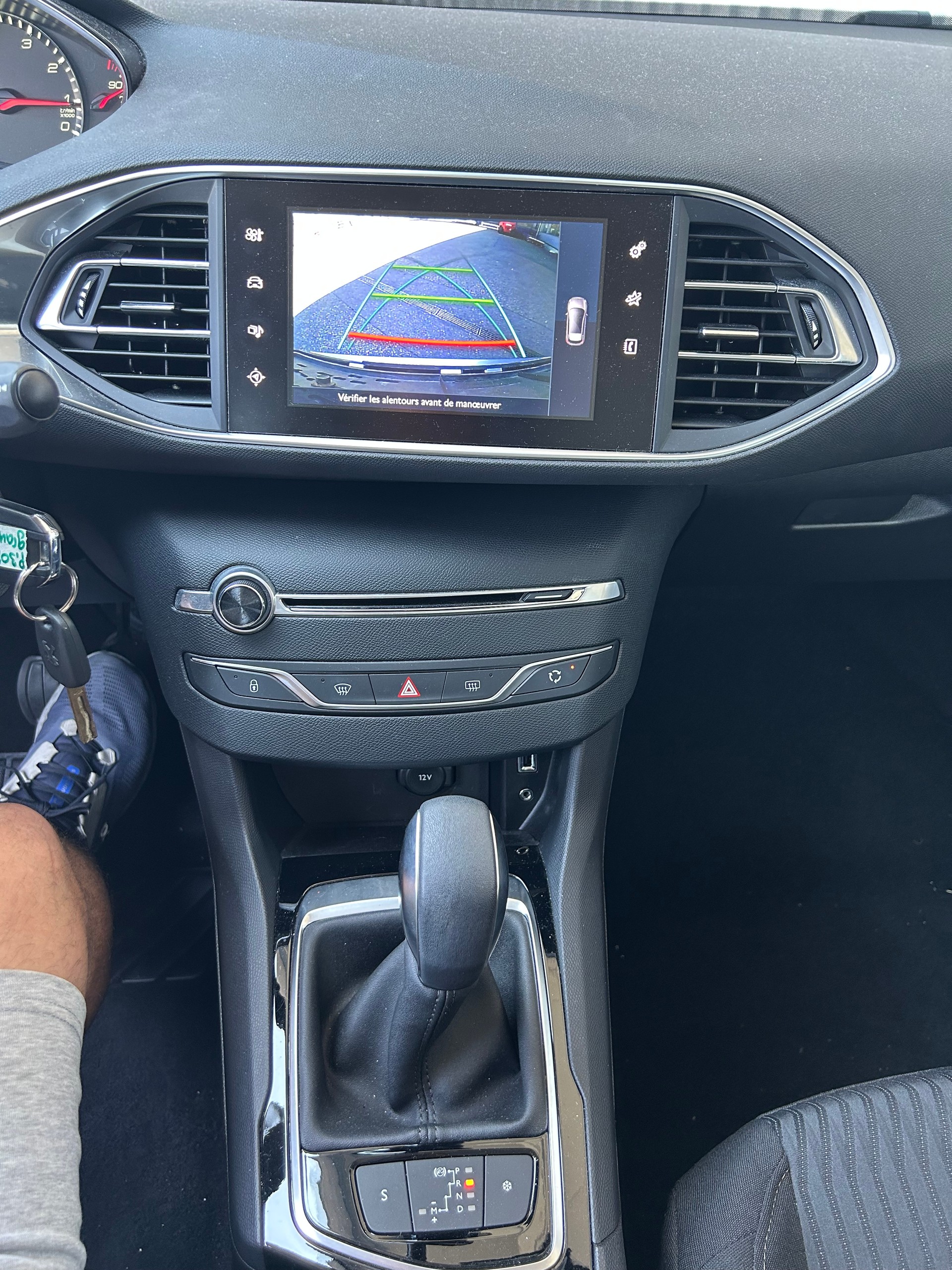 PEUGEOT 308 1.2 THP Style Automatic-image-8