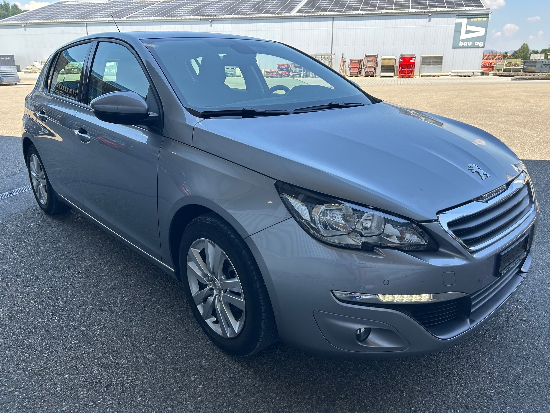 PEUGEOT 308 1.2 THP Style Automatic-image-2