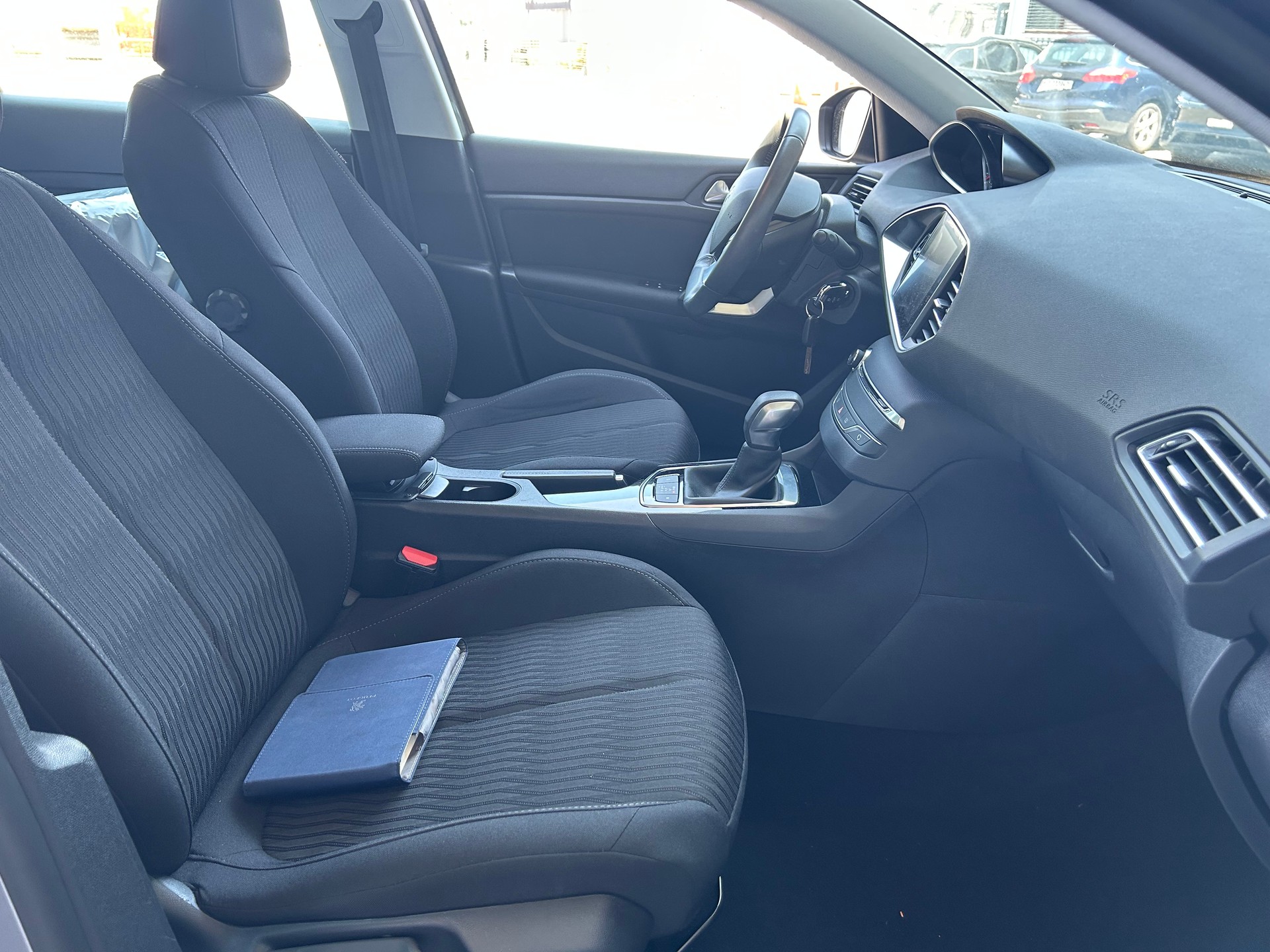 PEUGEOT 308 1.2 THP Style Automatic-image-11