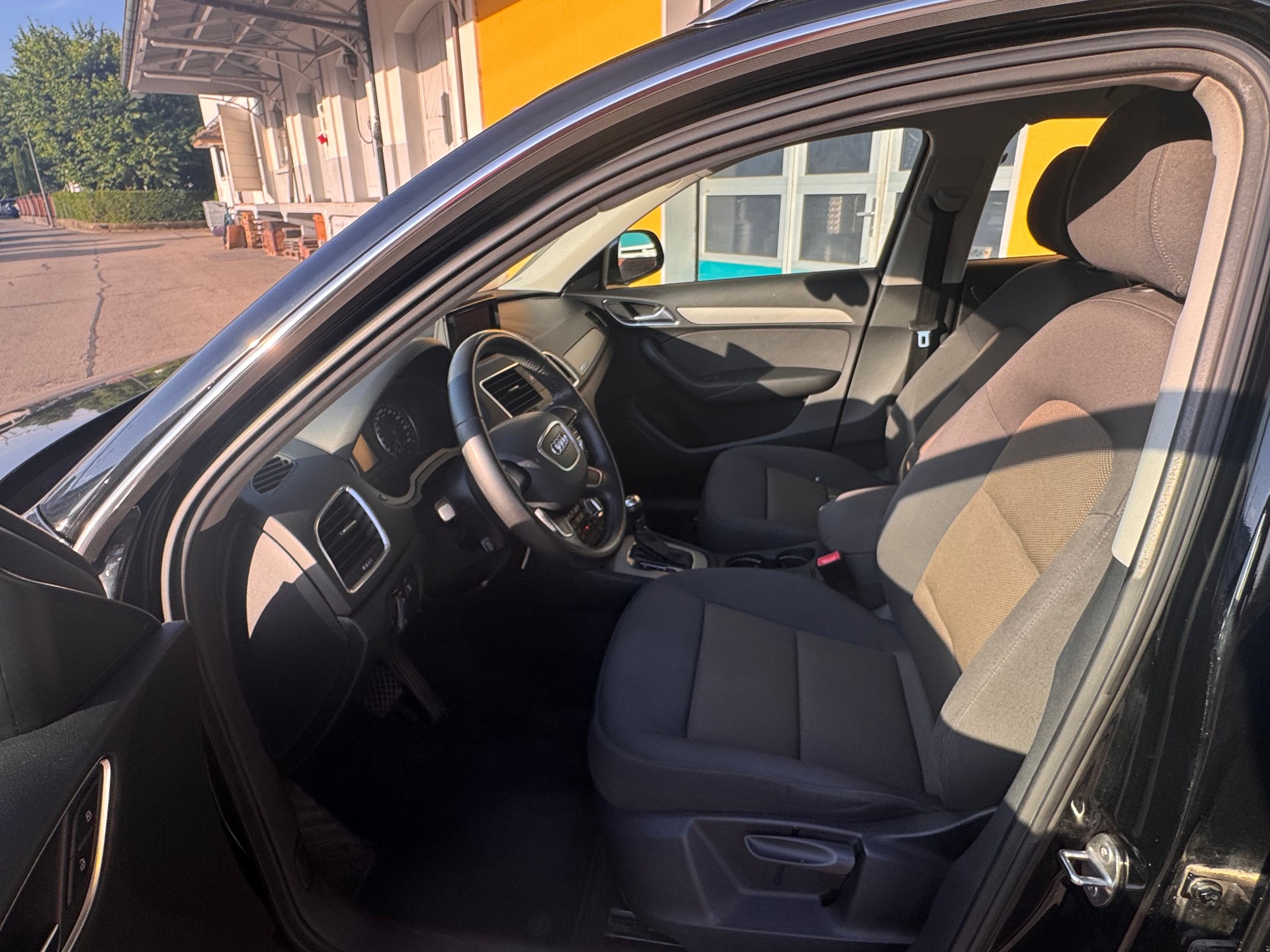 AUDI Q3 2.0 TDI quattro S-tronic-image-6