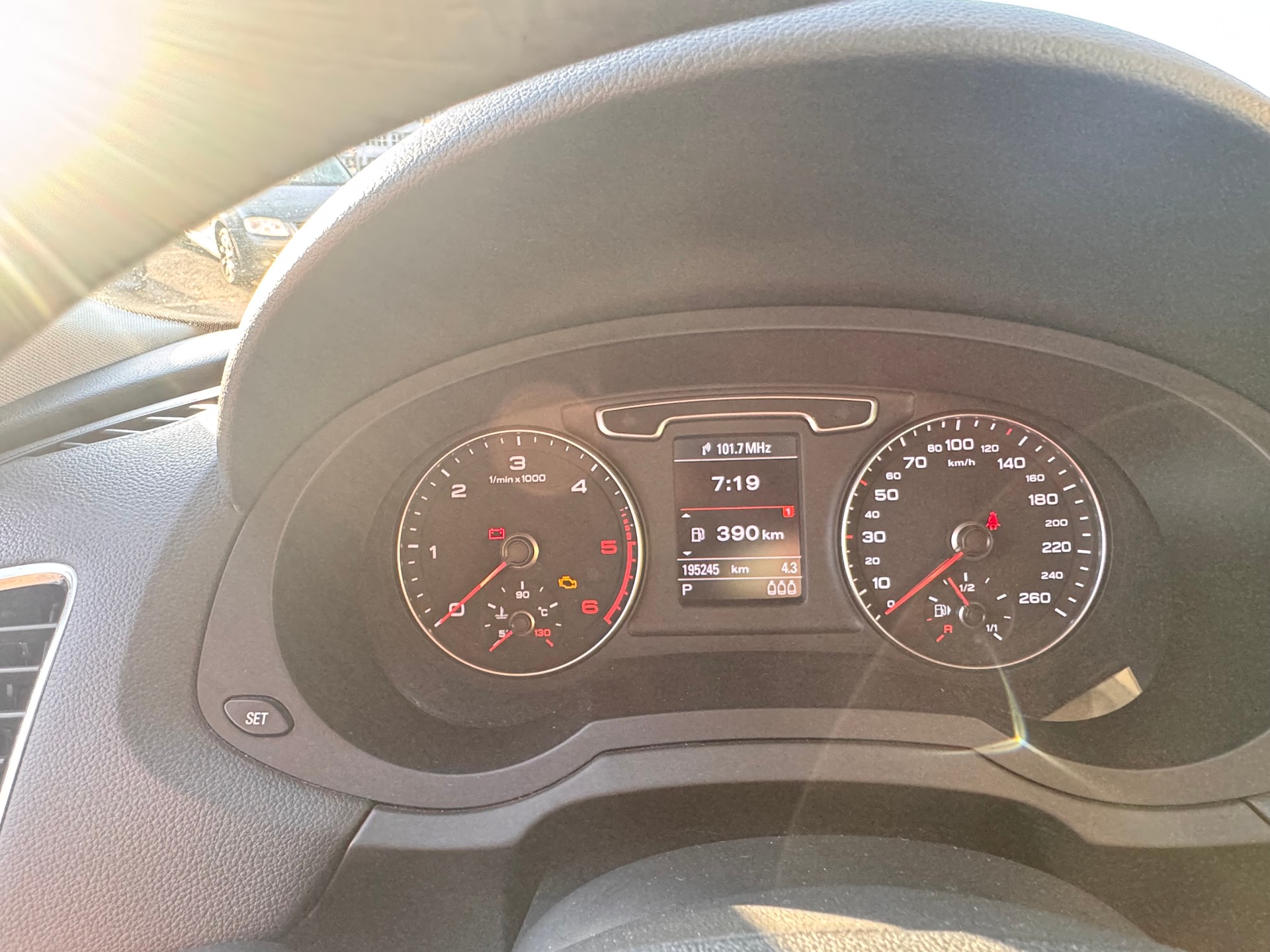 AUDI Q3 2.0 TDI quattro S-tronic-image-7