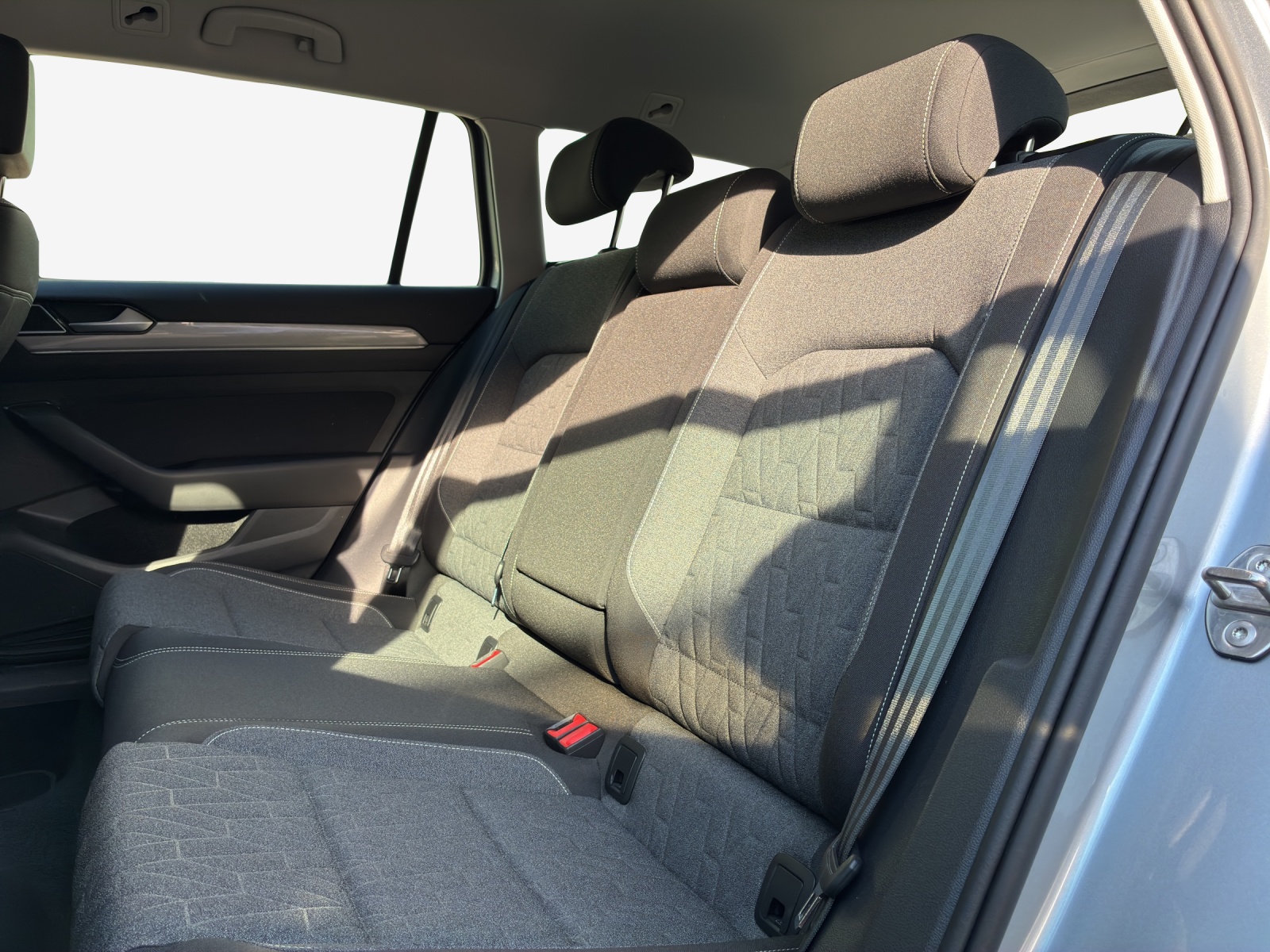 VW Passat 2.0 TDI BMT Business DSG-image-11