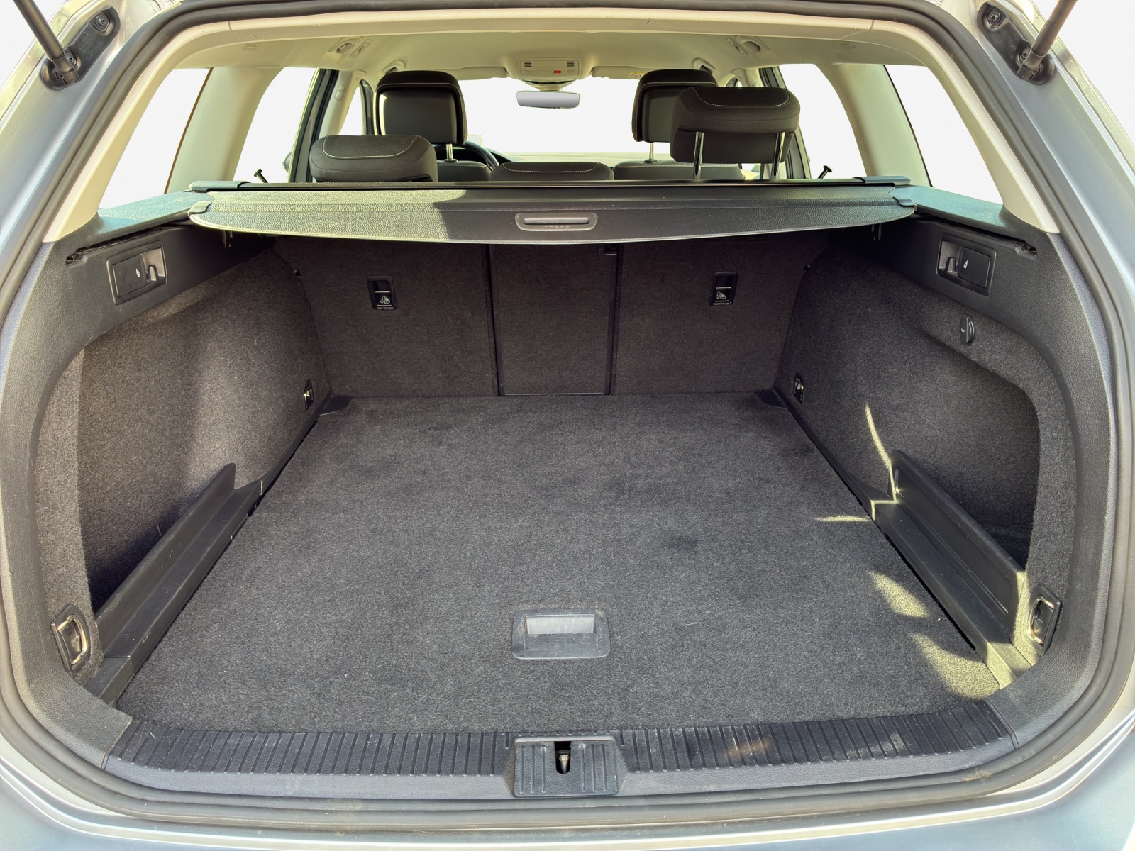 VW Passat 2.0 TDI BMT Business DSG-image-12