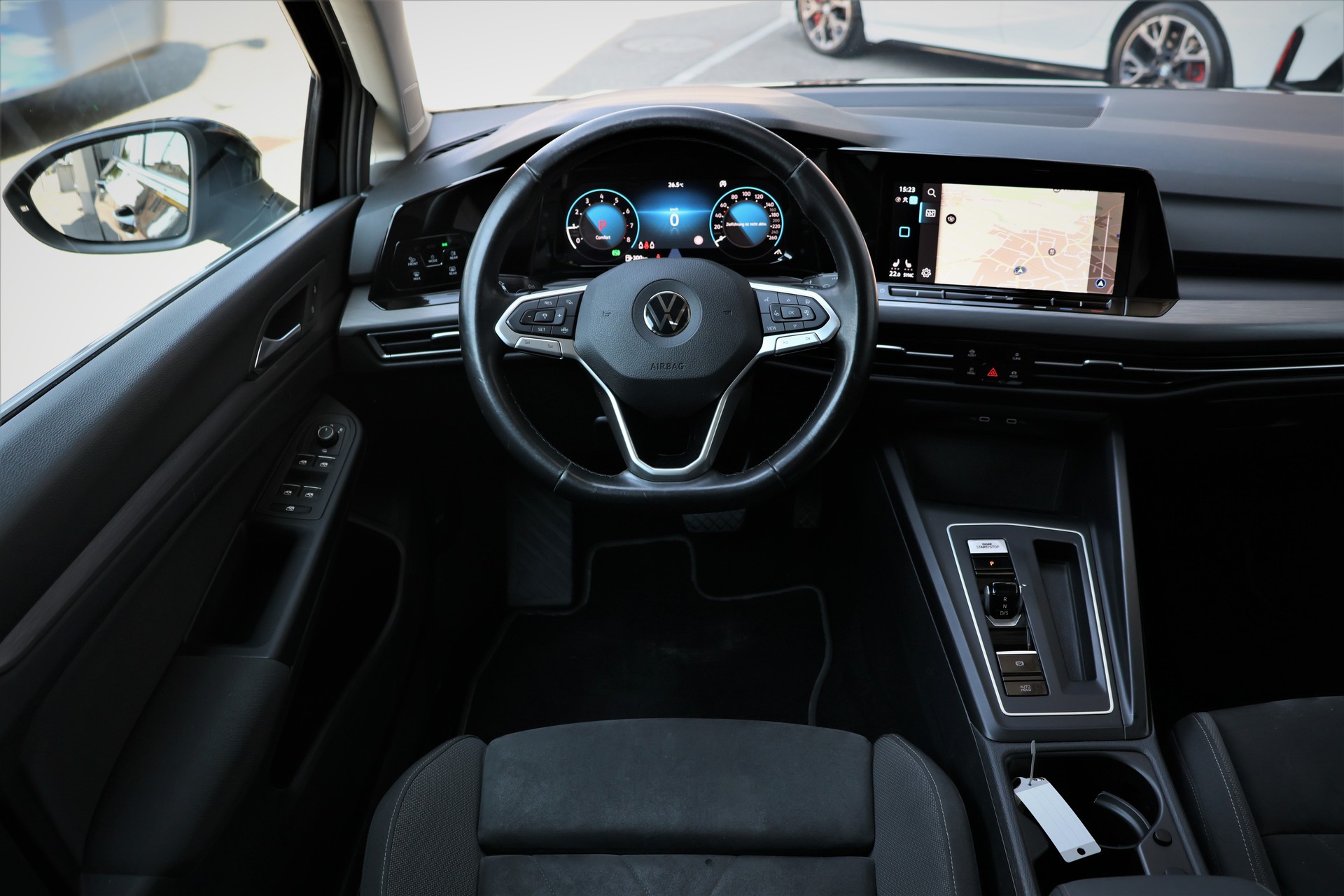 VW Golf 1.5 eTSI mHEV ACT First Edition DSG-image-14