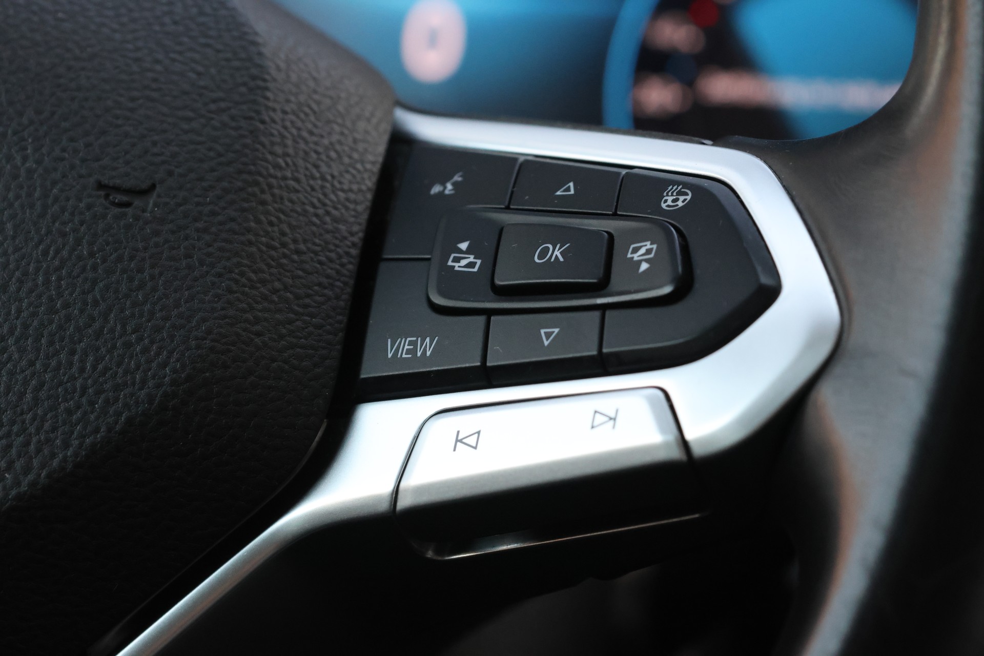 VW Golf 1.5 eTSI mHEV ACT First Edition DSG-image-18