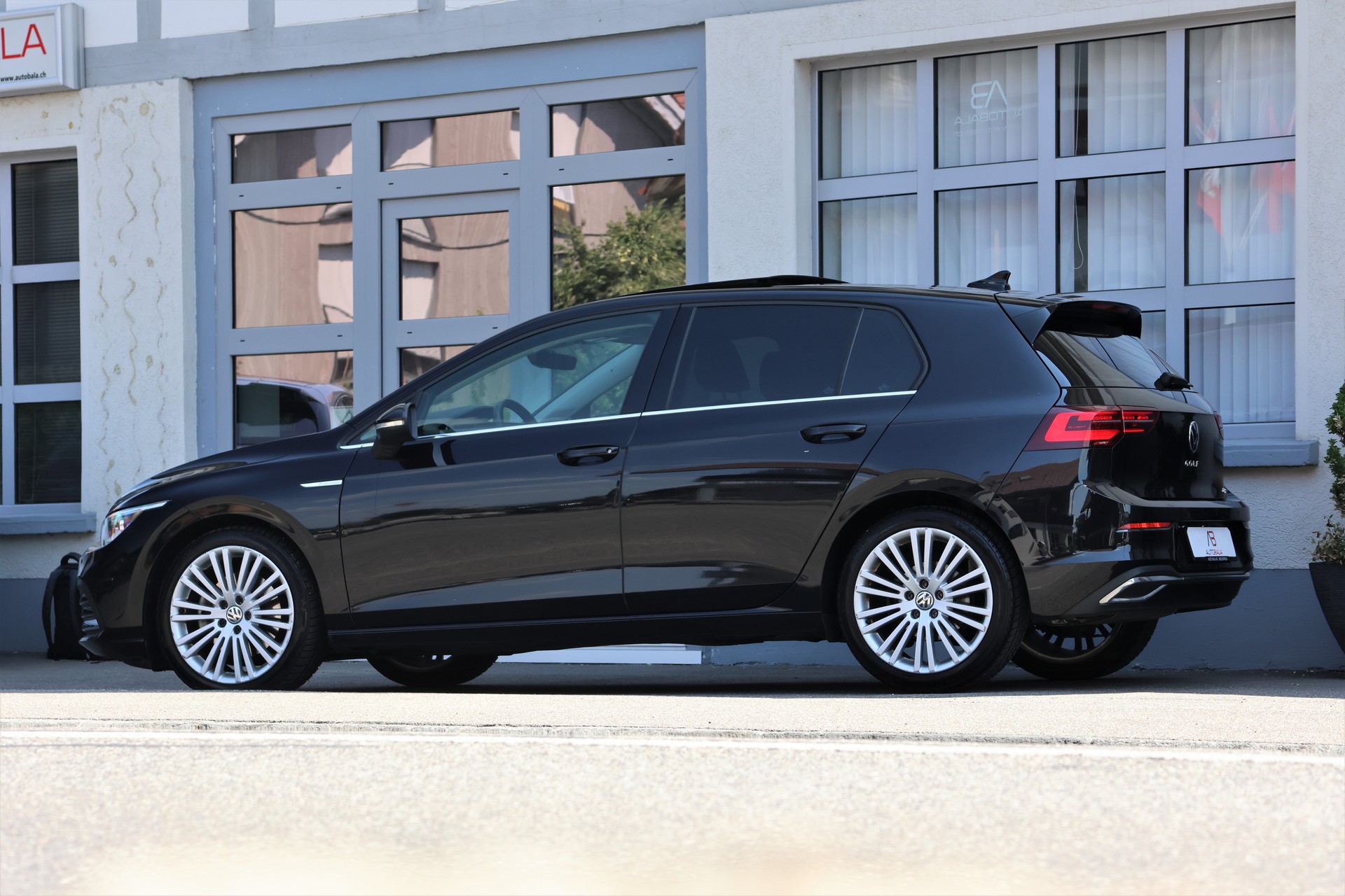 VW Golf 1.5 eTSI mHEV ACT First Edition DSG-image-3