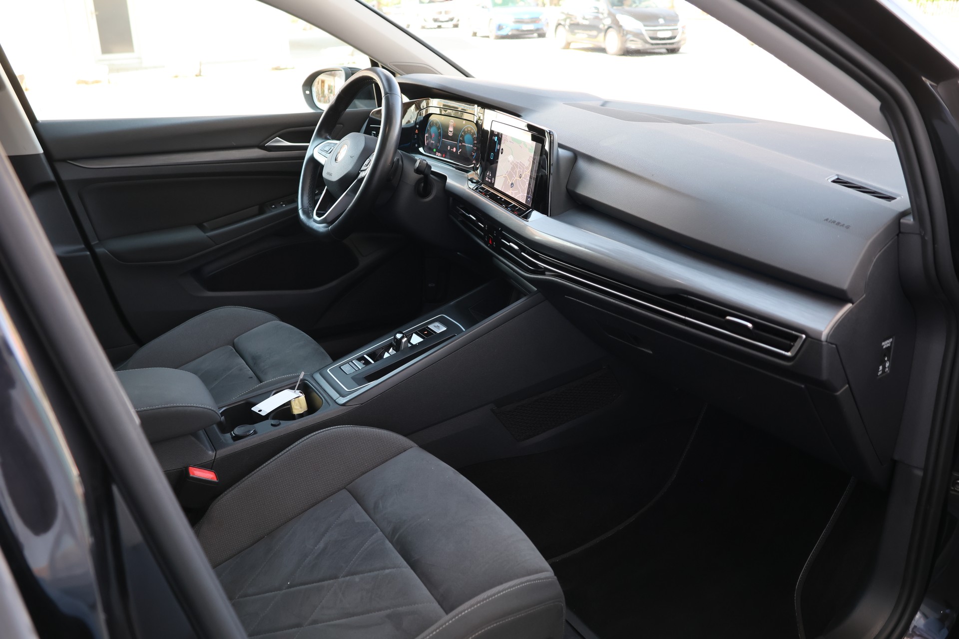 VW Golf 1.5 eTSI mHEV ACT First Edition DSG-image-19