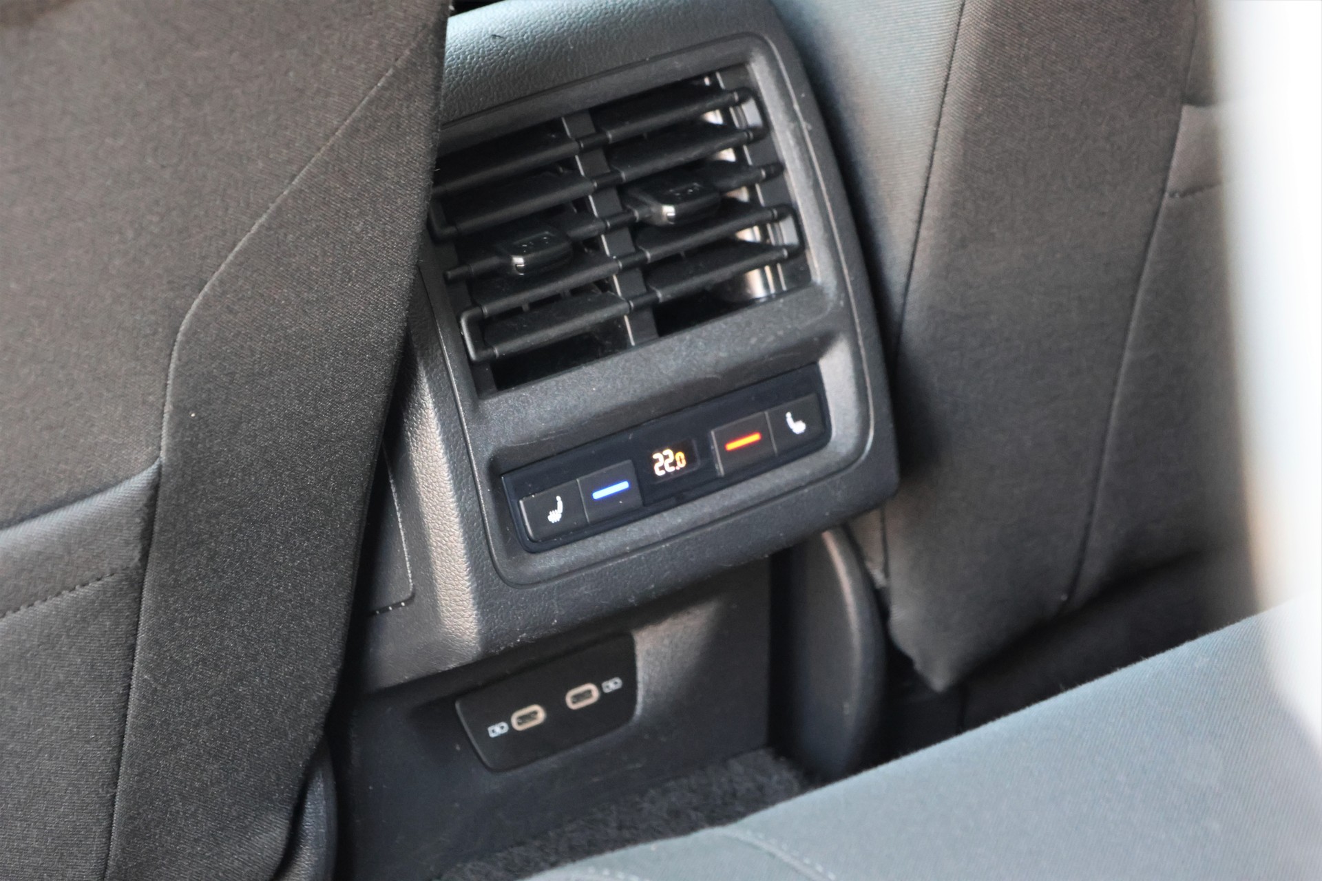 VW Golf 1.5 eTSI mHEV ACT First Edition DSG-image-13
