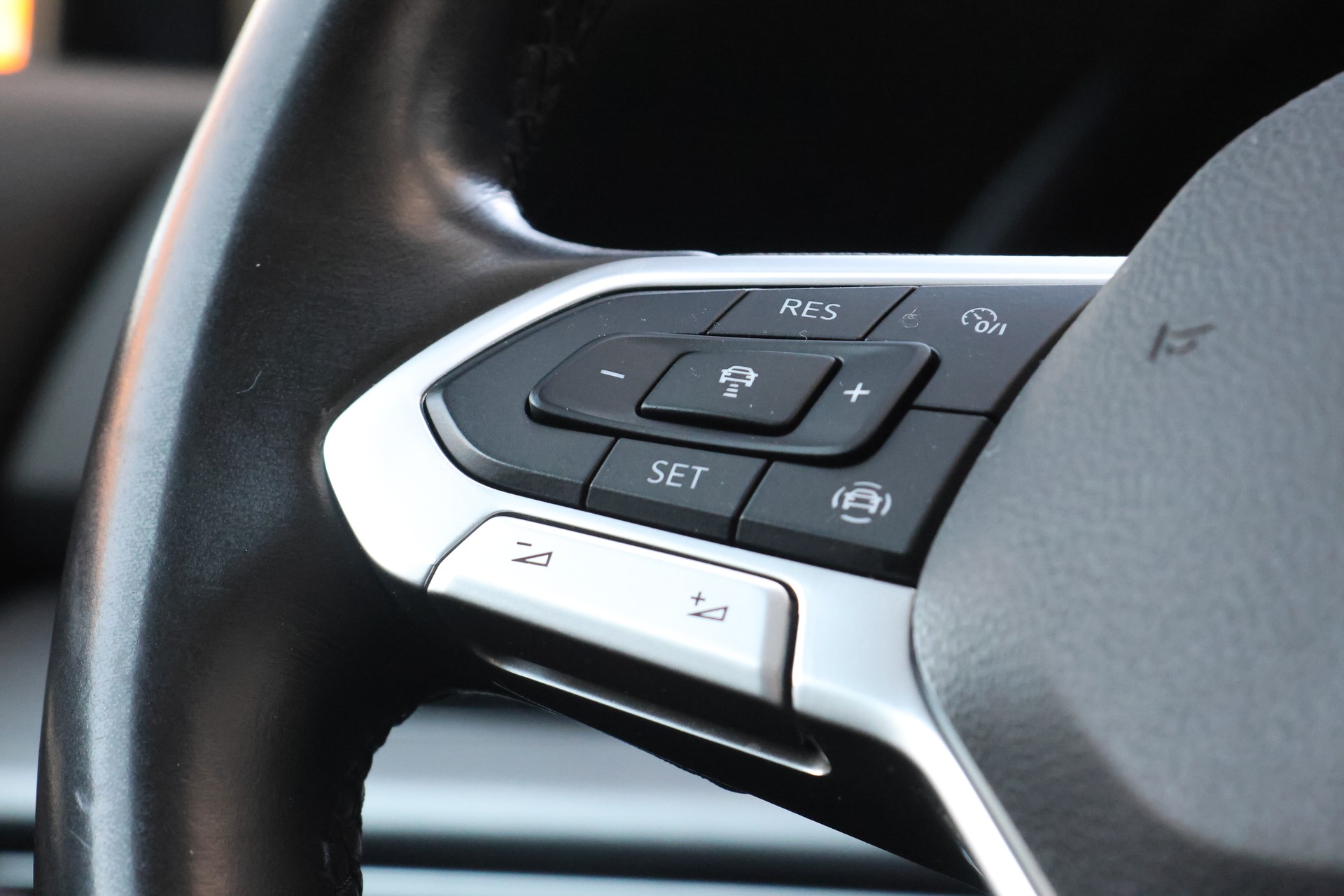 VW Golf 1.5 eTSI mHEV ACT First Edition DSG-image-17