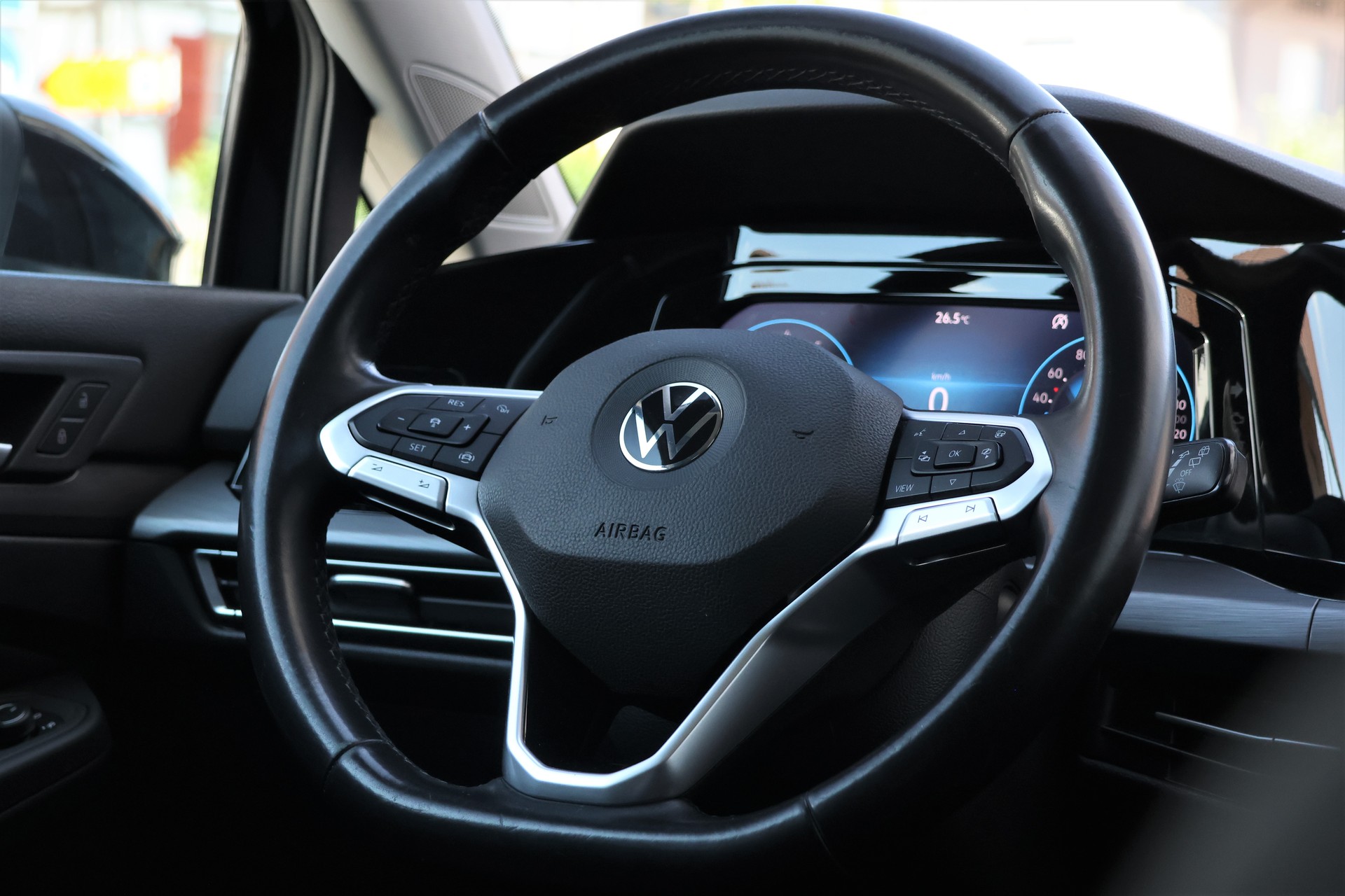 VW Golf 1.5 eTSI mHEV ACT First Edition DSG-image-15